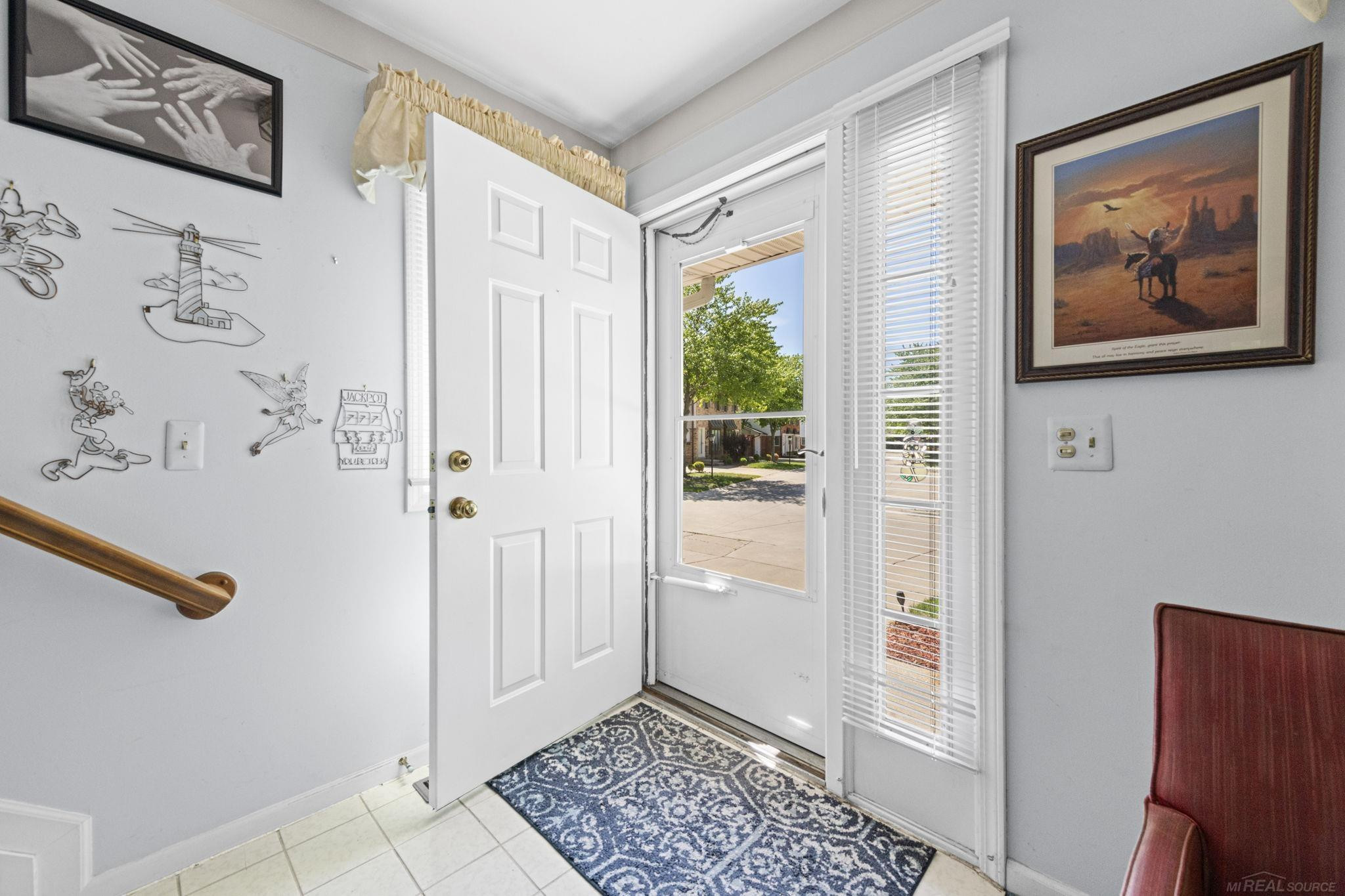 500 Pineview Court, Saint Clair Shores, MI 48081 — Photo 9