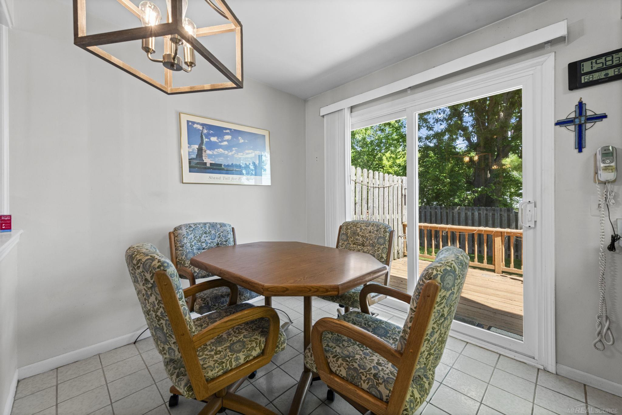 500 Pineview Court, Saint Clair Shores, MI 48081 — Photo 14