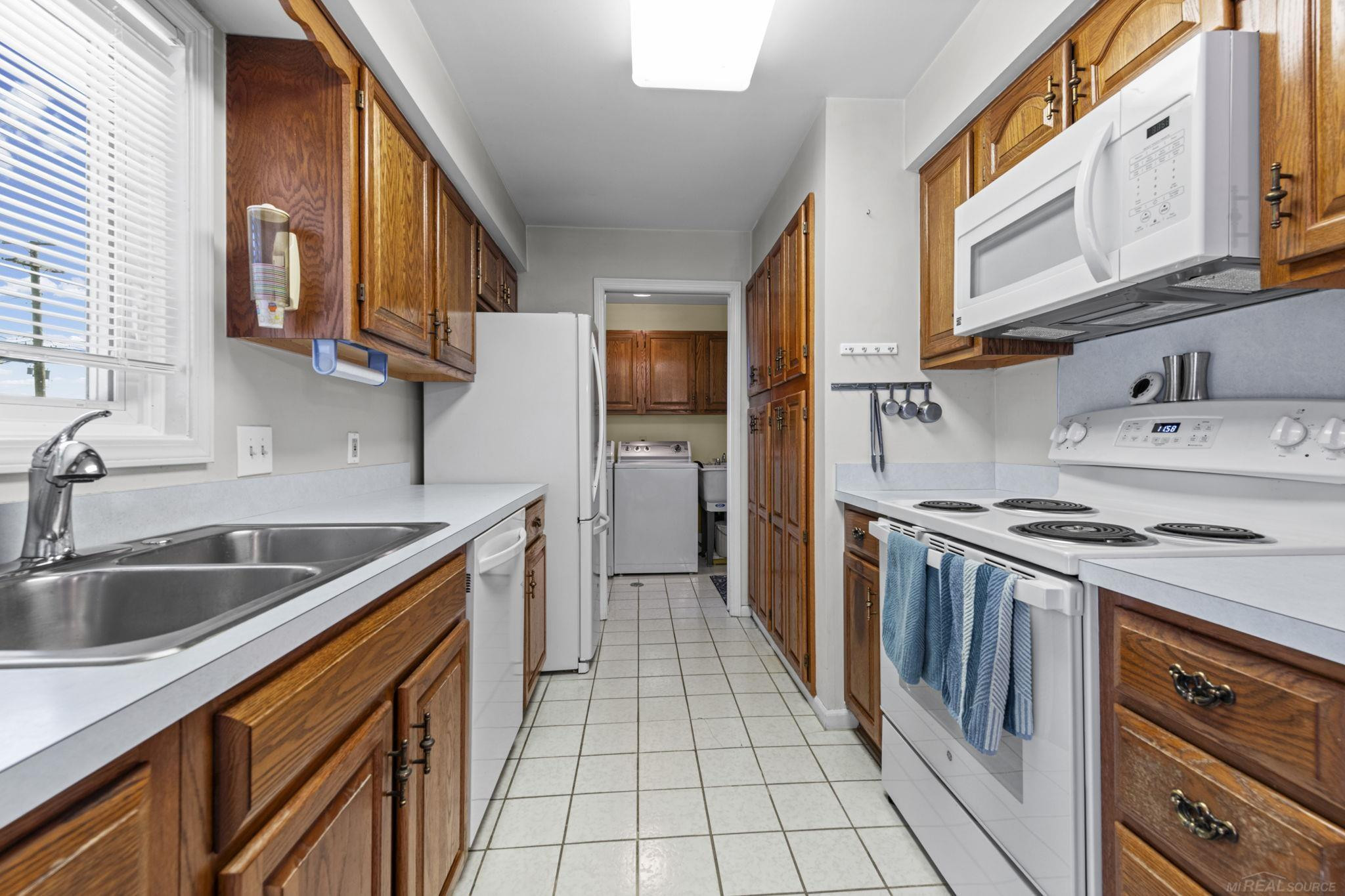 500 Pineview Court, Saint Clair Shores, MI 48081 — Photo 16