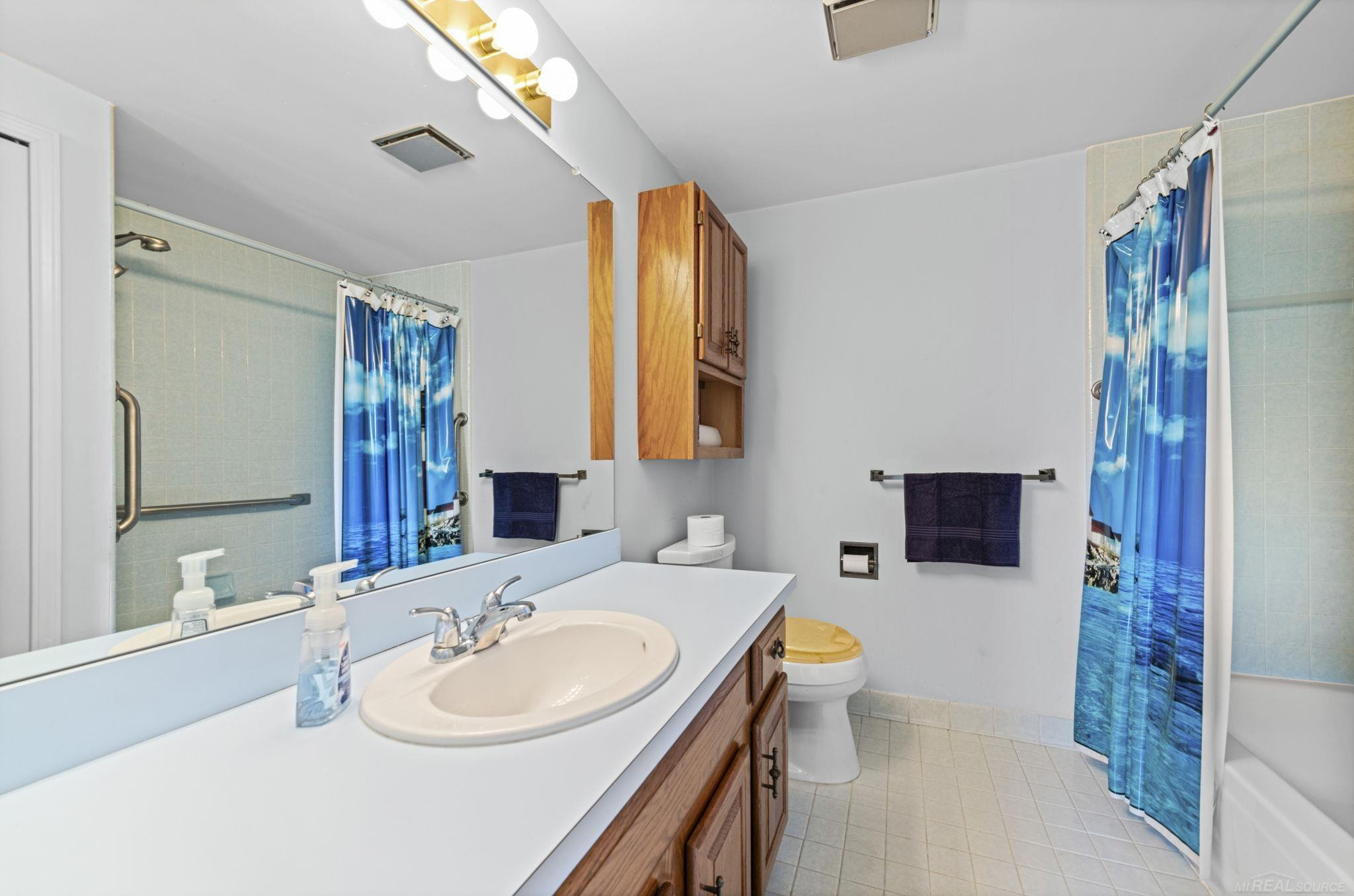 500 Pineview Court, Saint Clair Shores, MI 48081 — Photo 22