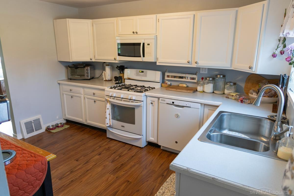 8440 Bridge Lake Road, Clarkston, MI 48348 — Photo 10