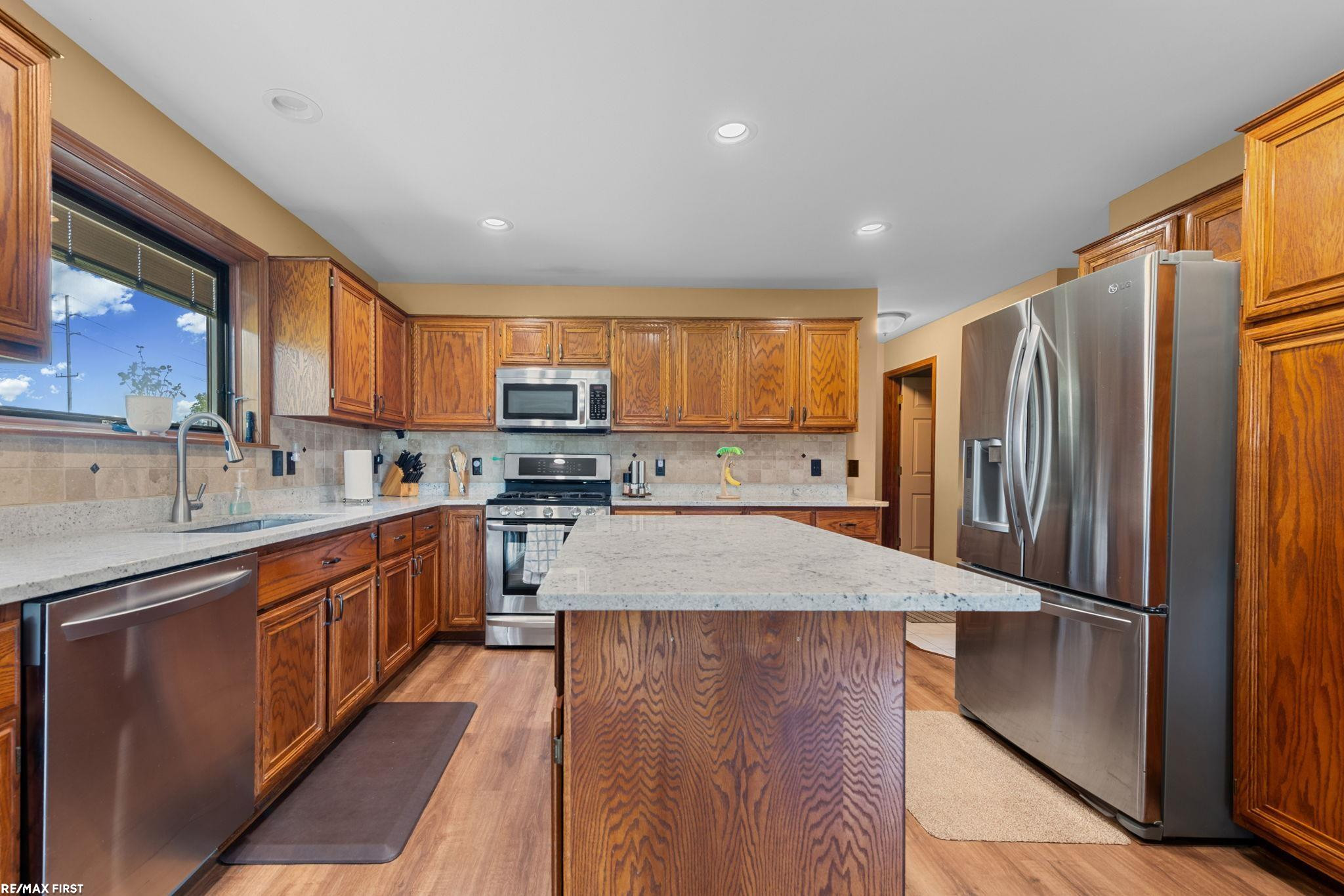 44325 Meadowlake Drive, Sterling Heights, MI 48313 — Photo 11