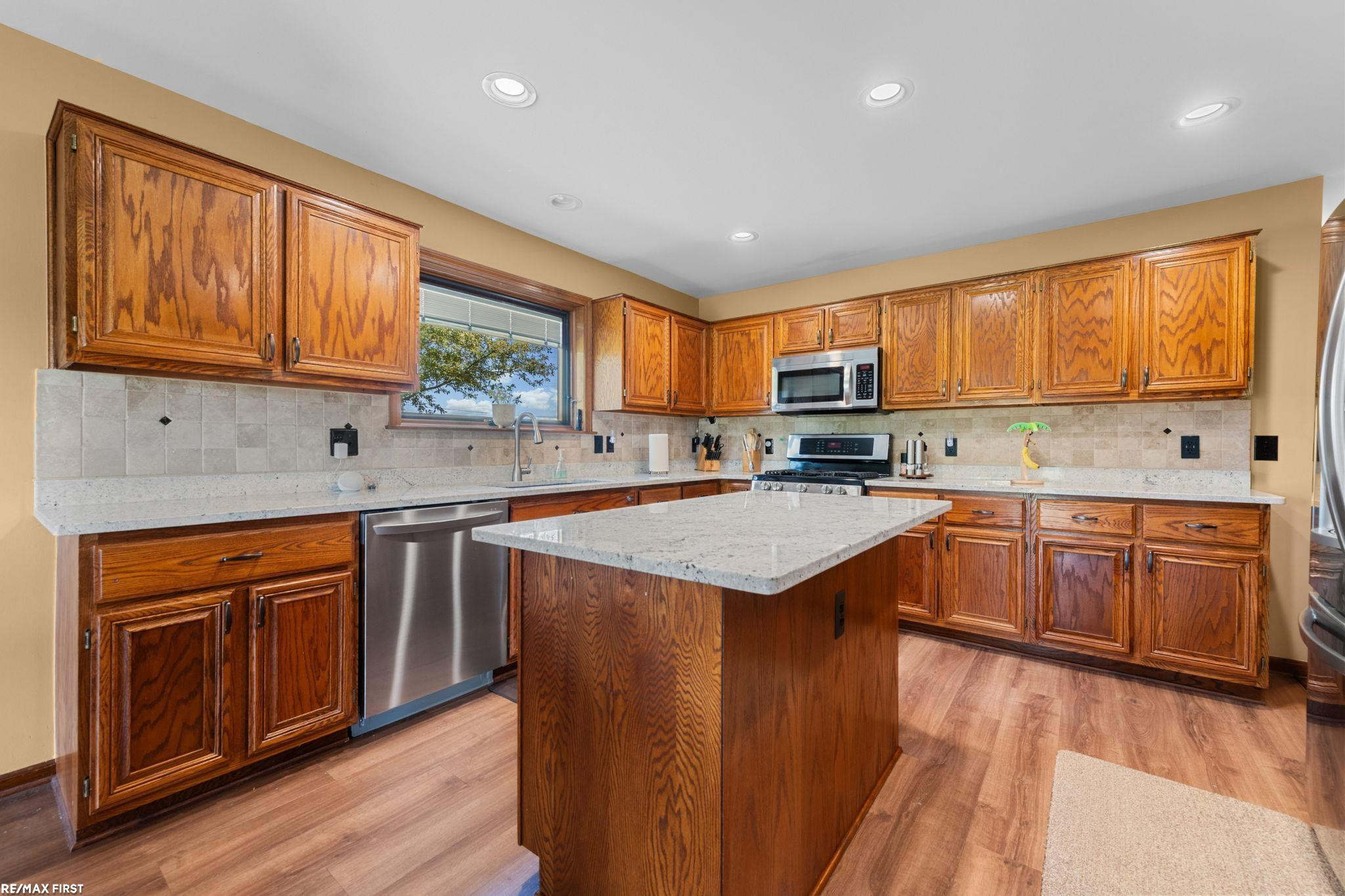 44325 Meadowlake Drive, Sterling Heights, MI 48313 — Photo 12