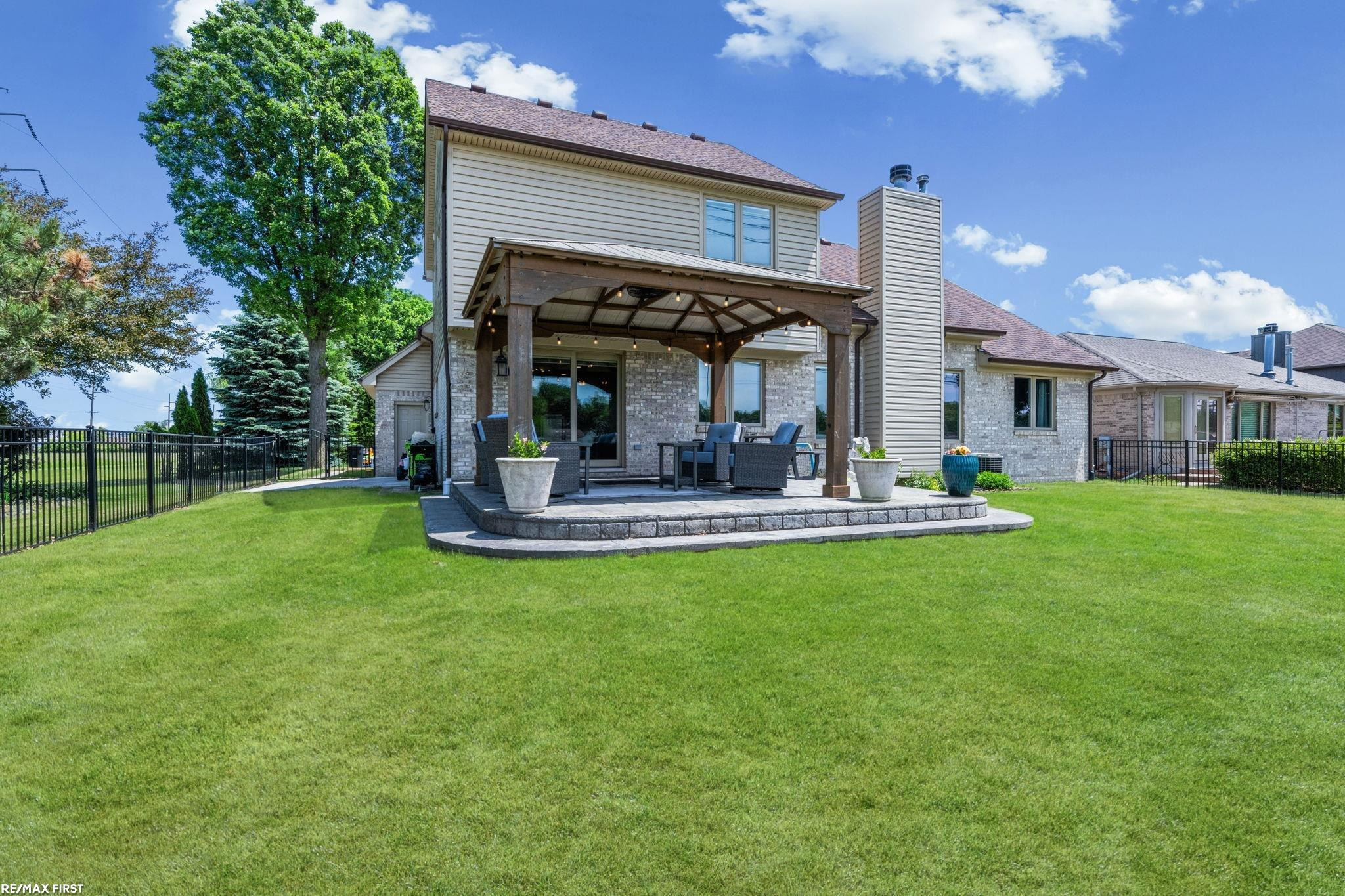 44325 Meadowlake Drive, Sterling Heights, MI 48313 — Photo 37