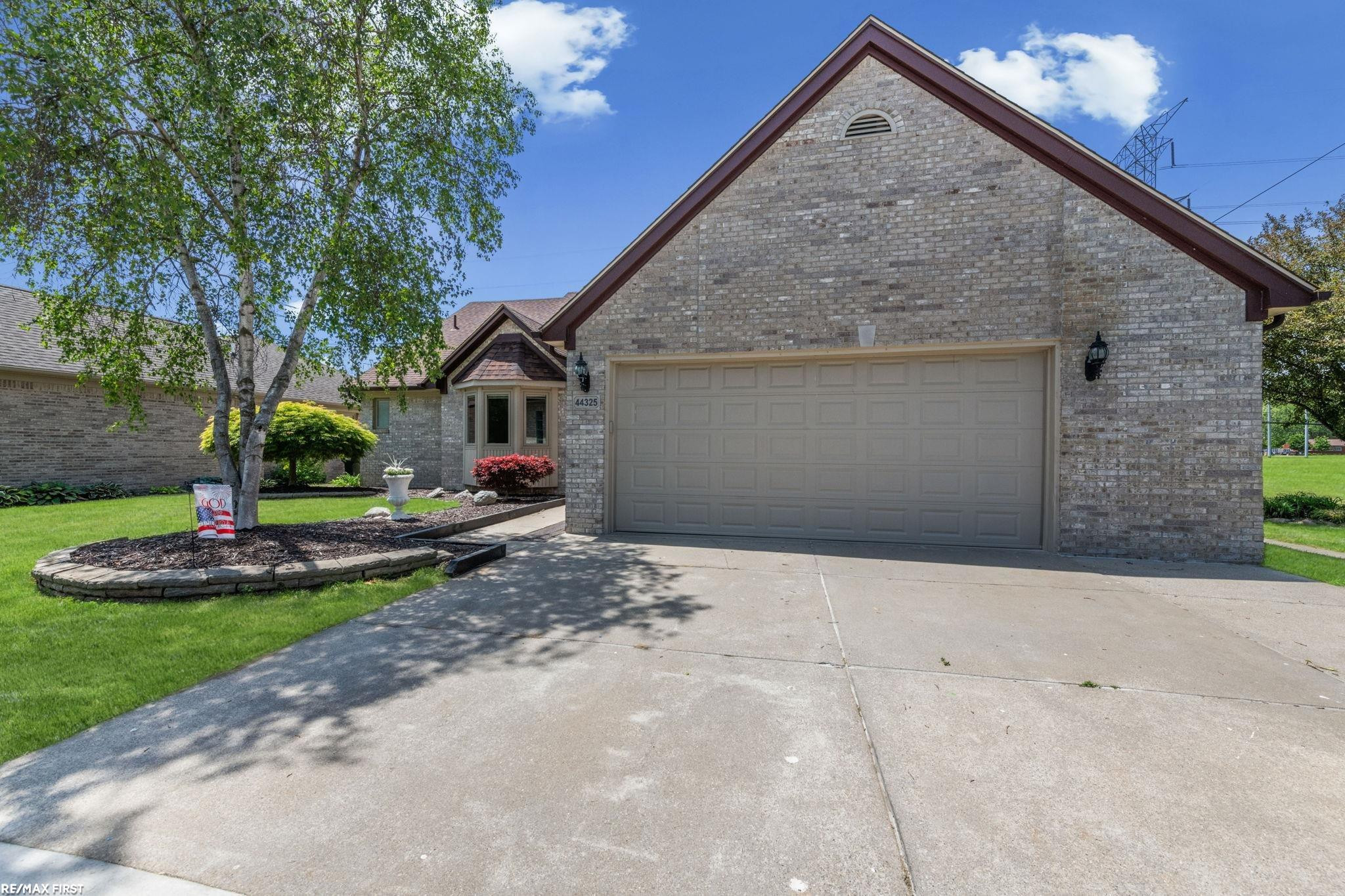 44325 Meadowlake Drive, Sterling Heights, MI 48313 — Photo 40
