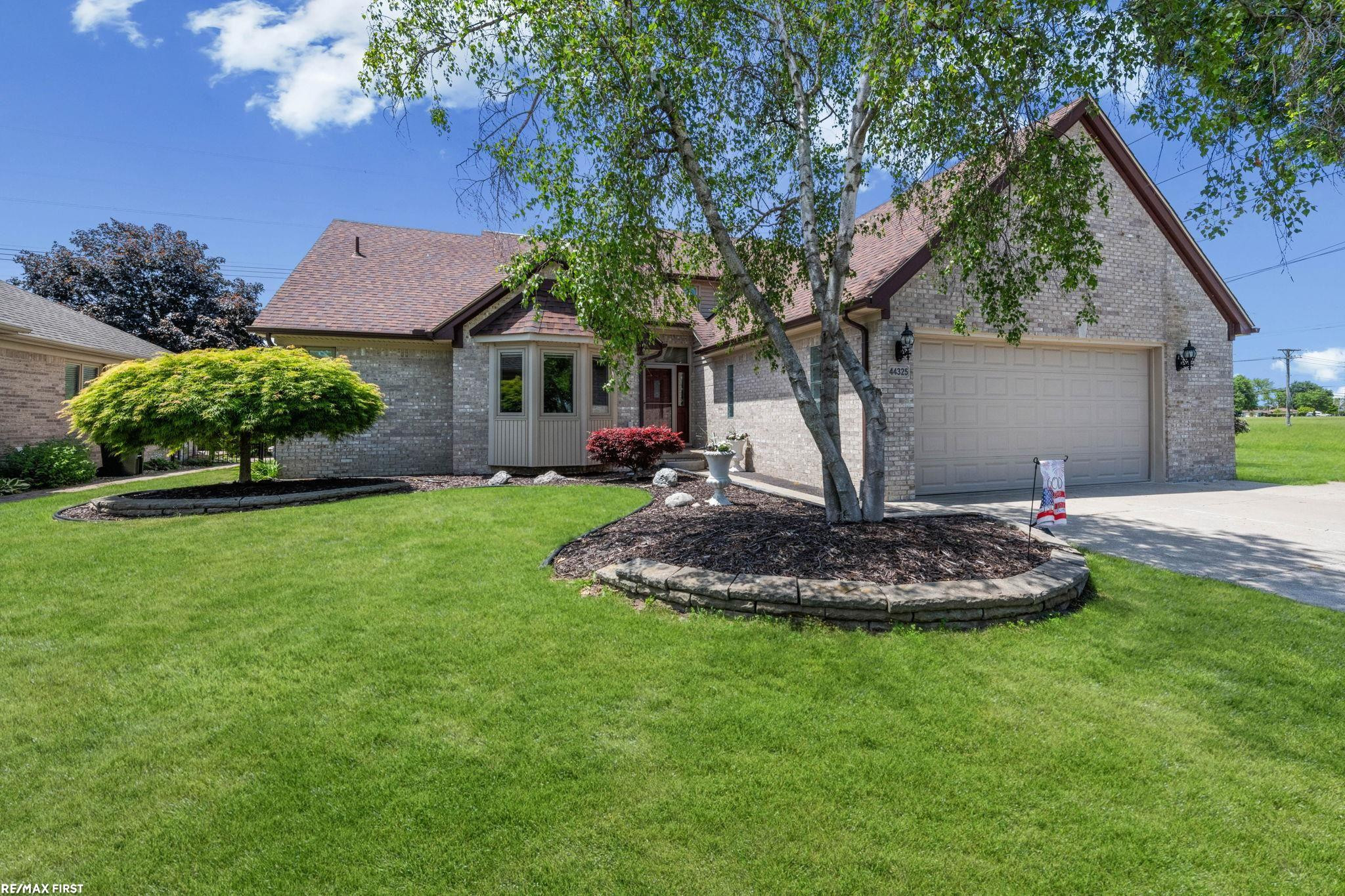 44325 Meadowlake Drive, Sterling Heights, MI 48313 — Photo 41