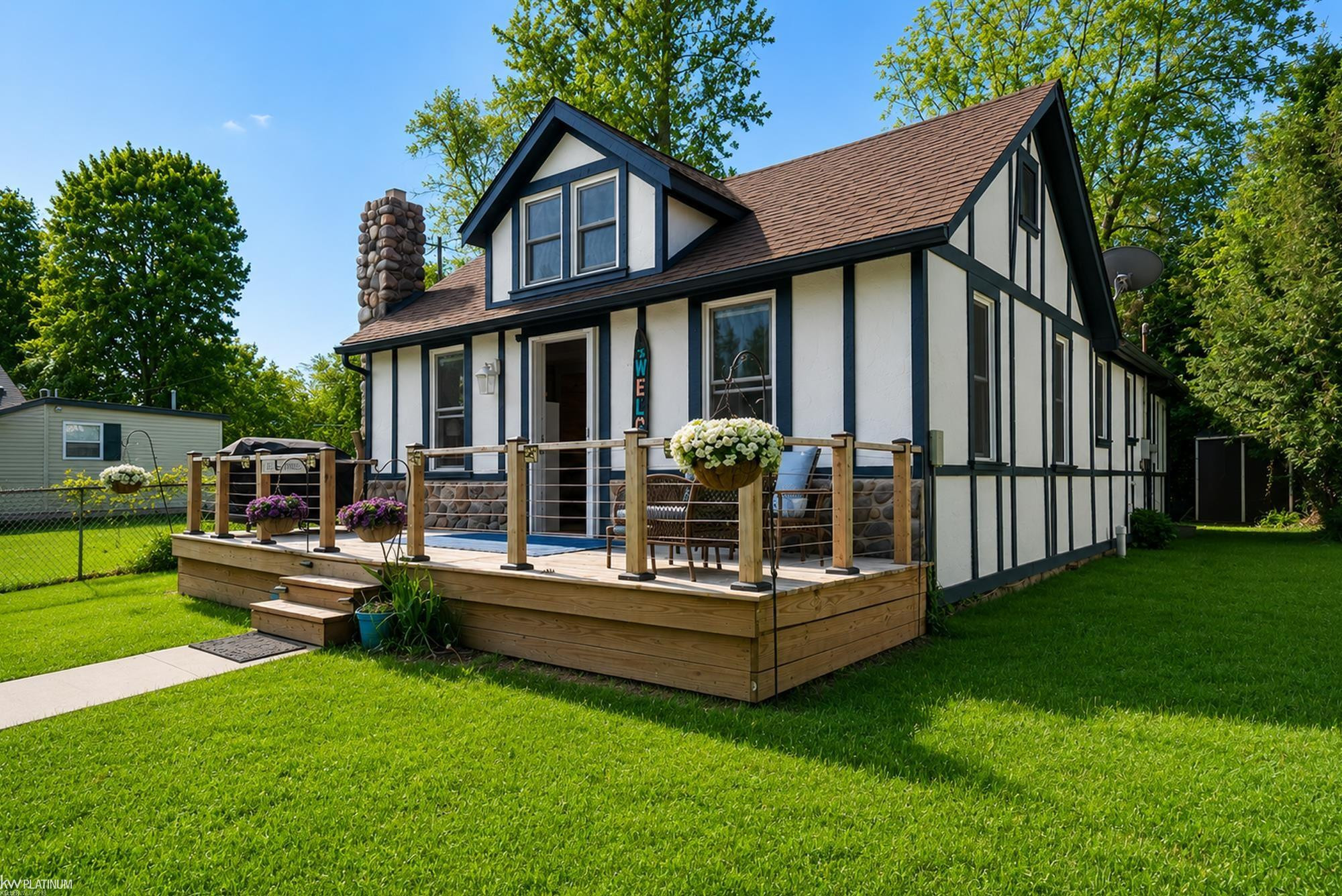 7468 HURON BAY Boulevard, MI 48450 — Photo 2
