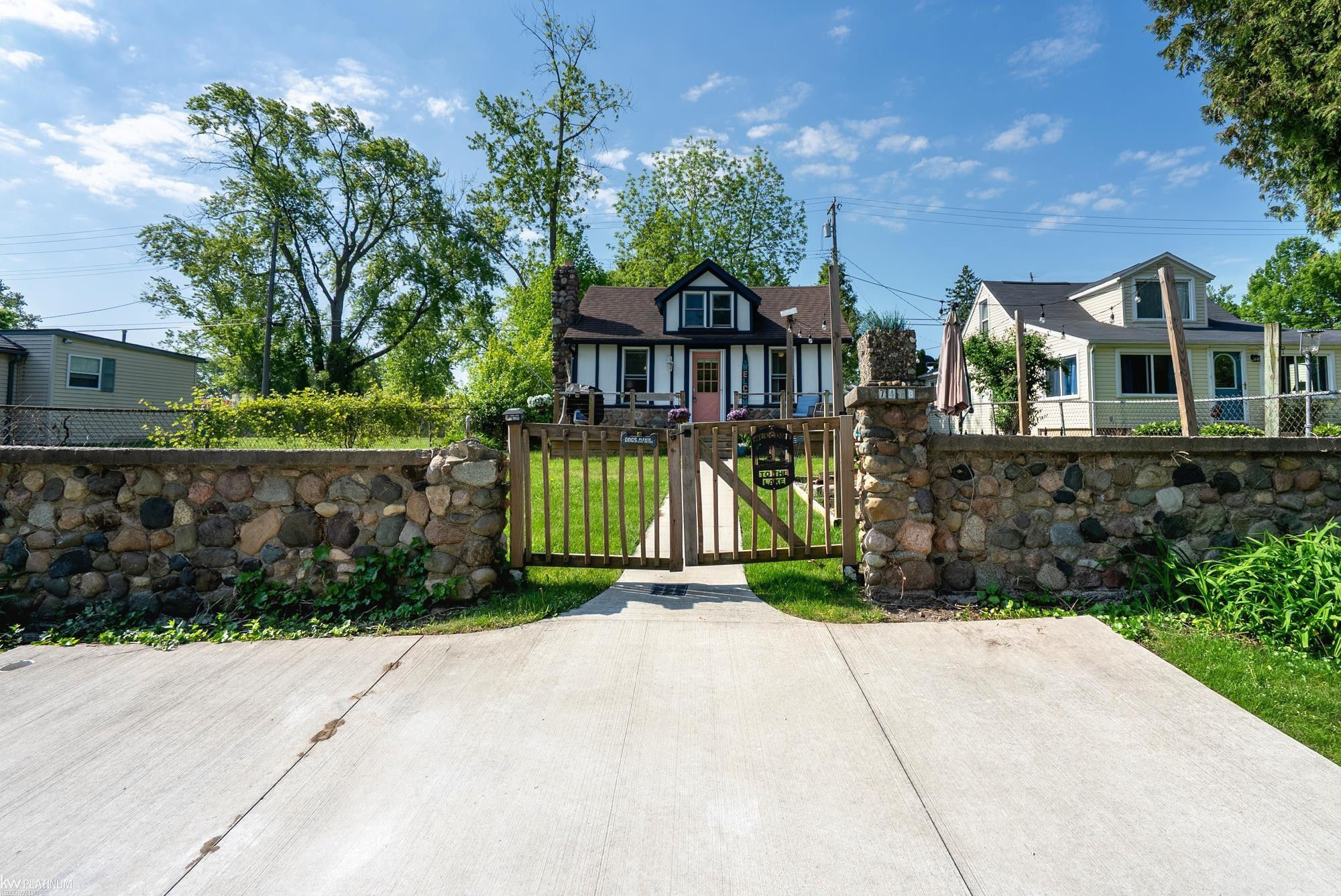 7468 HURON BAY Boulevard, MI 48450 — Photo 3