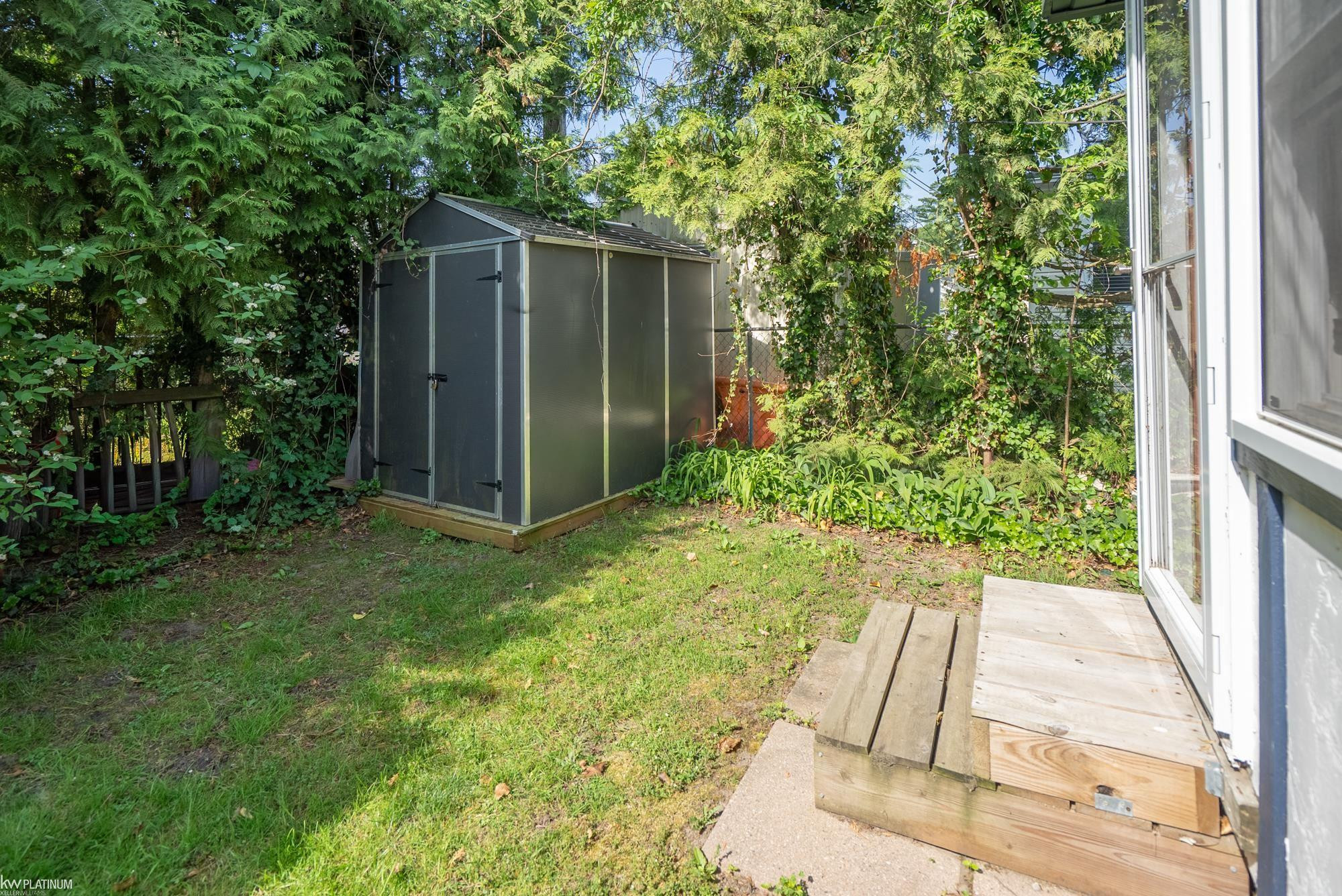 7468 HURON BAY Boulevard, MI 48450 — Photo 34
