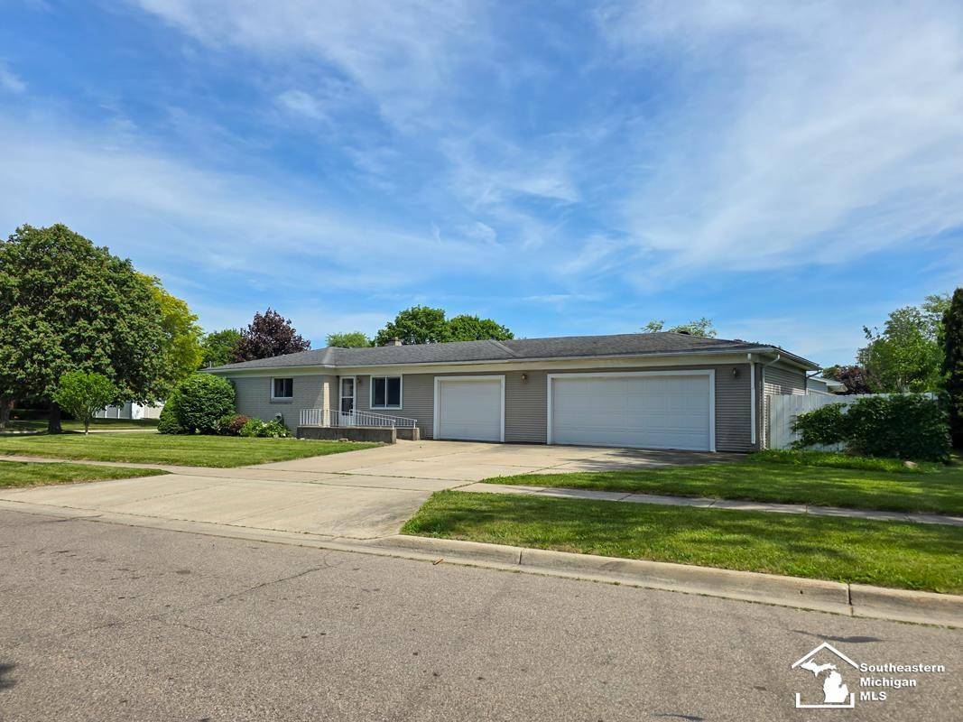 419 Richards Drive, Monroe, MI 48162 — Photo 2
