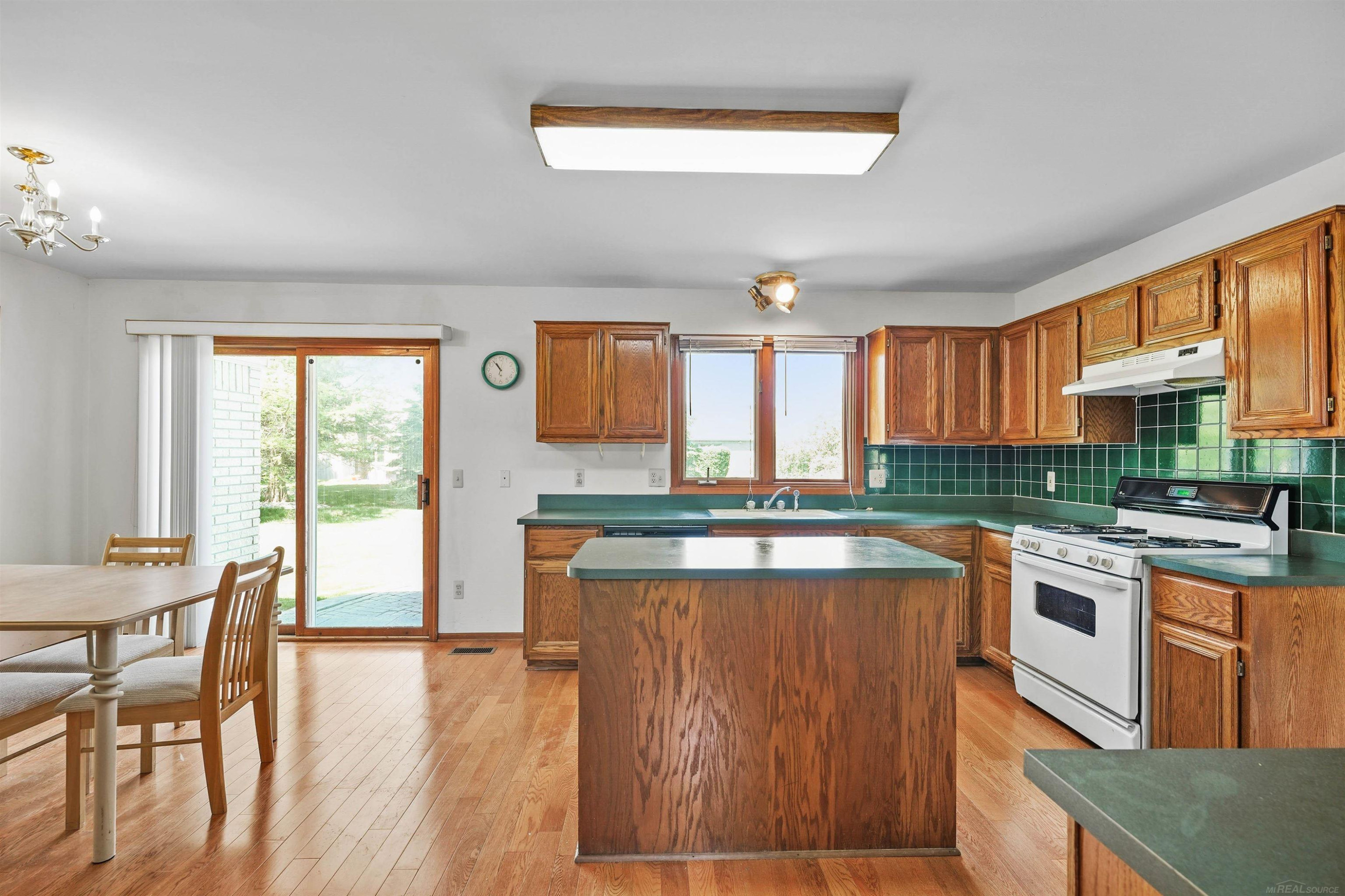 46325 Glen Eagle Drive, Utica, MI 48315 — Photo 9