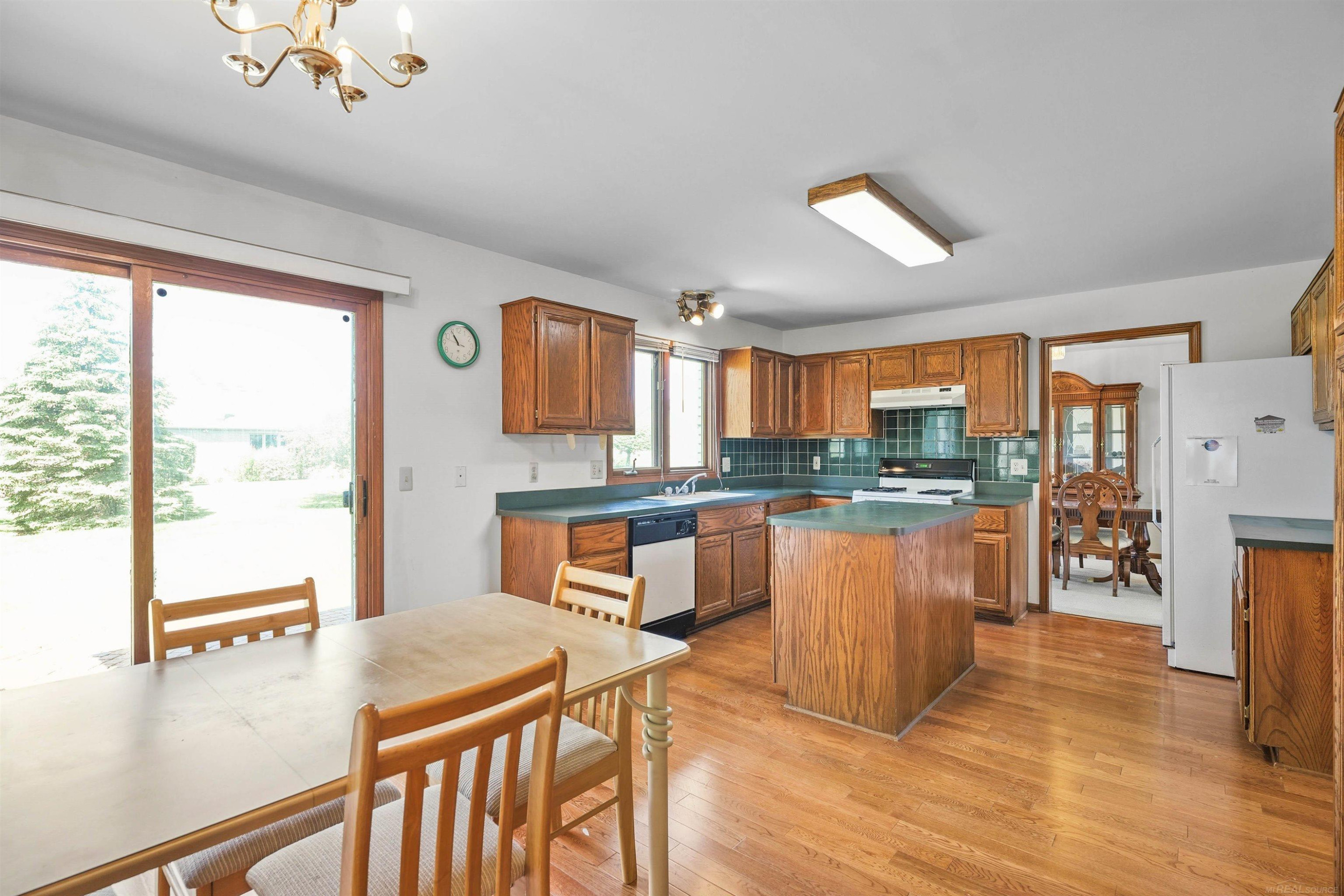 46325 Glen Eagle Drive, Utica, MI 48315 — Photo 10