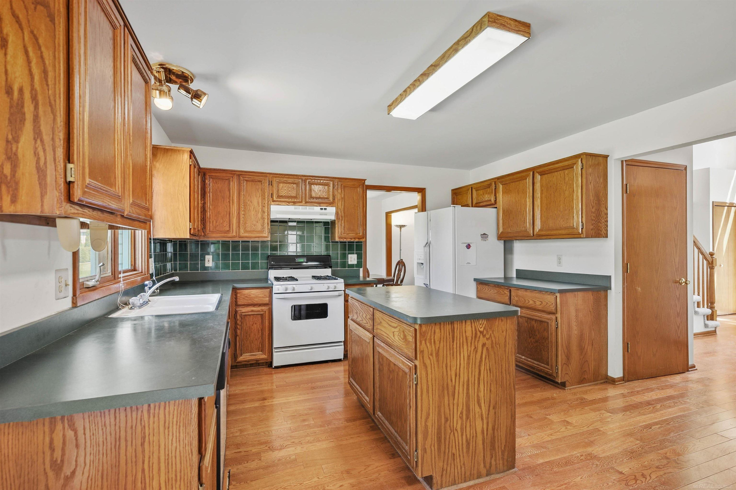 46325 Glen Eagle Drive, Utica, MI 48315 — Photo 13