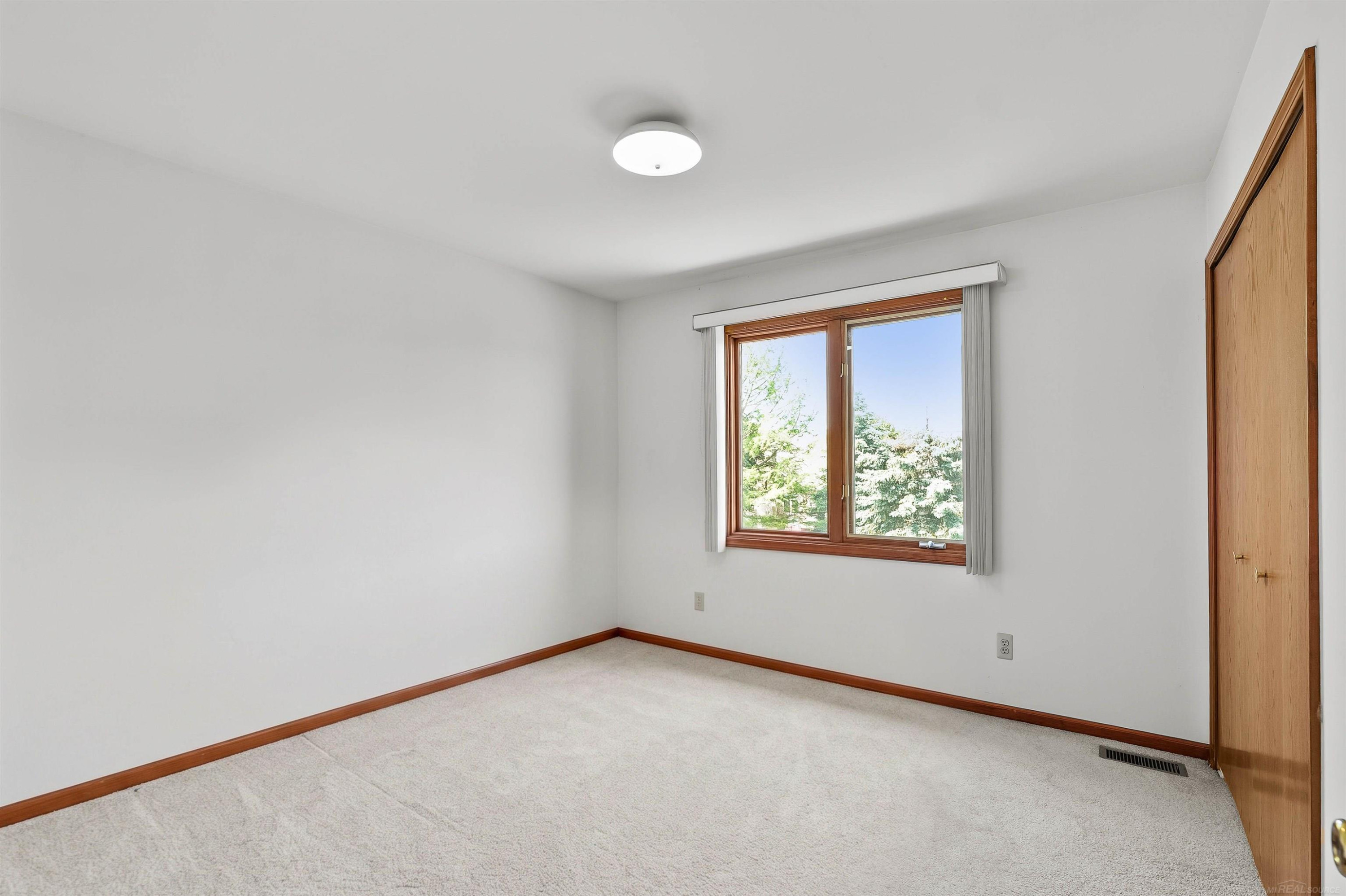 46325 Glen Eagle Drive, Utica, MI 48315 — Photo 32