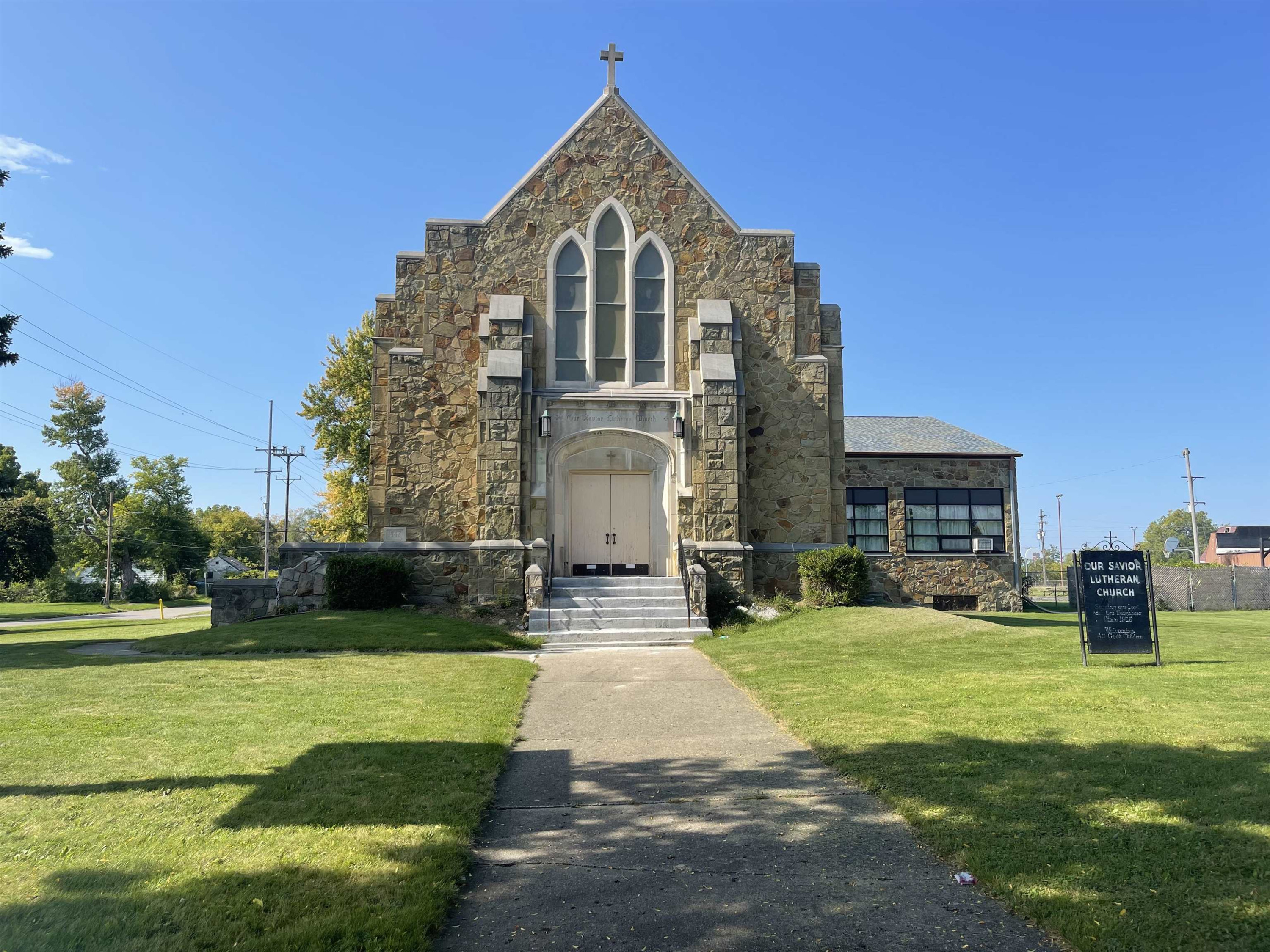 6901 N Saginaw Street, Flint, MI 48505 — front exterior