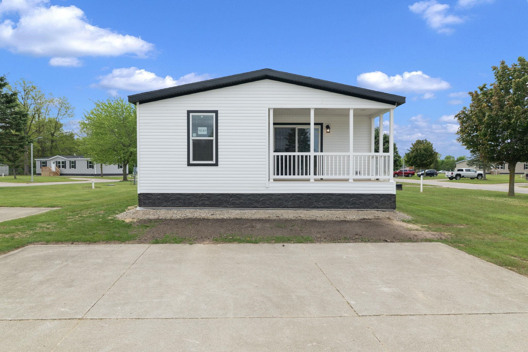 4087 Sunset Maple Drive, MI 48416 — Photo 3