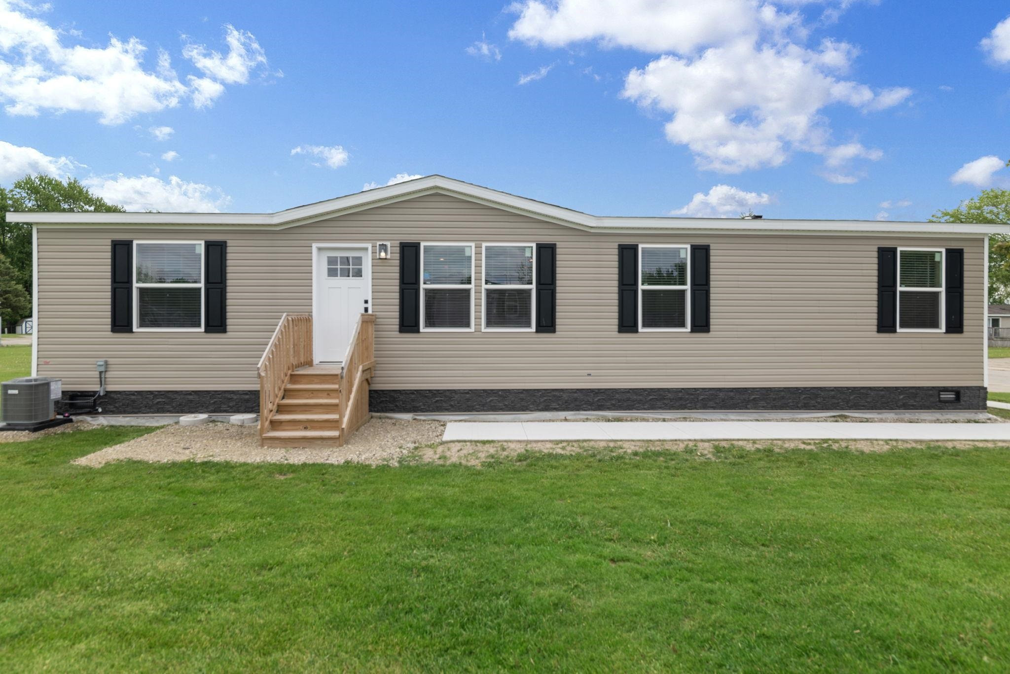 7197 Mapleview Circle, MI 48416 — Photo 2