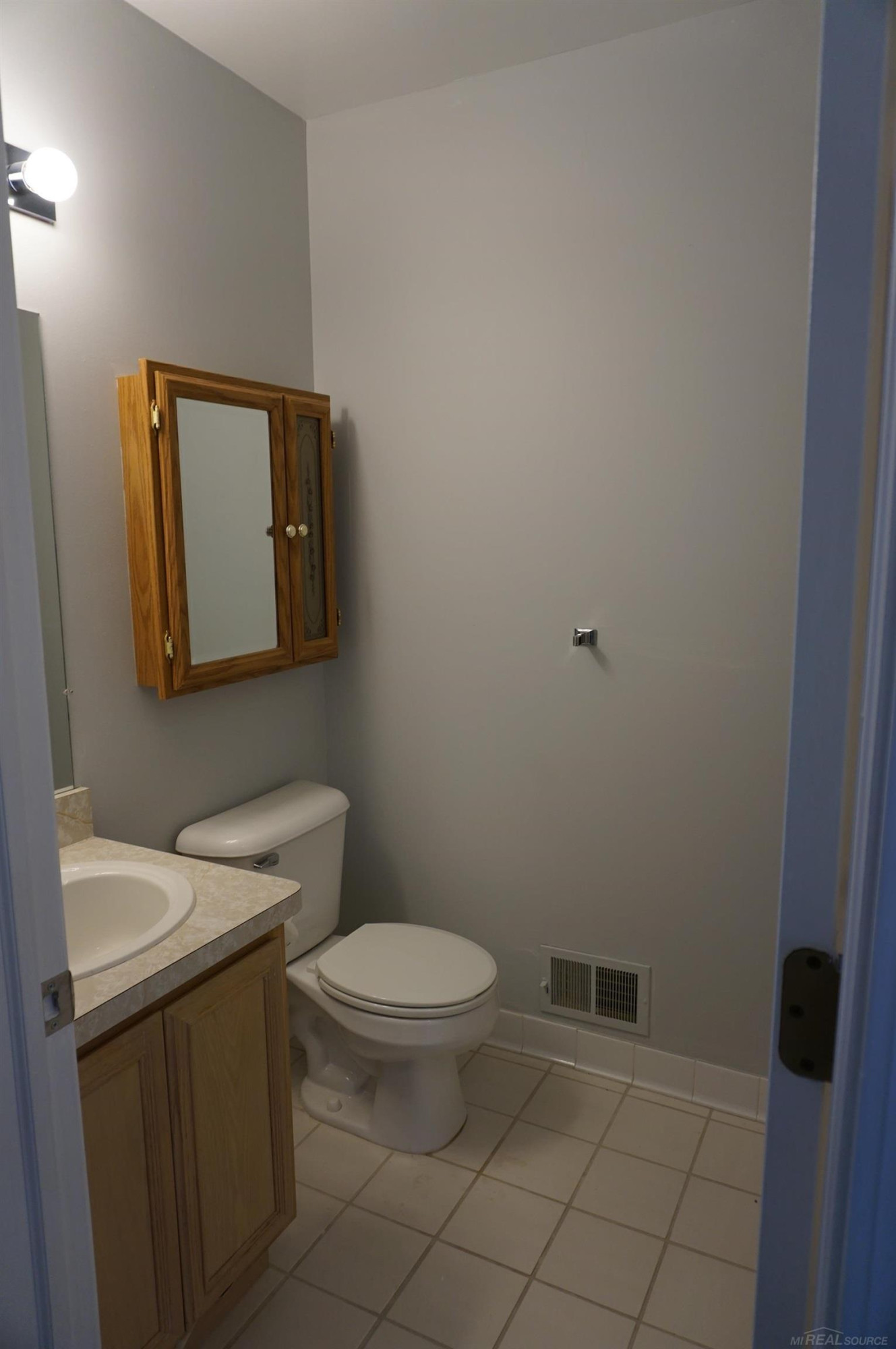15568 Austin Court, Fraser, MI 48035 — Photo 17