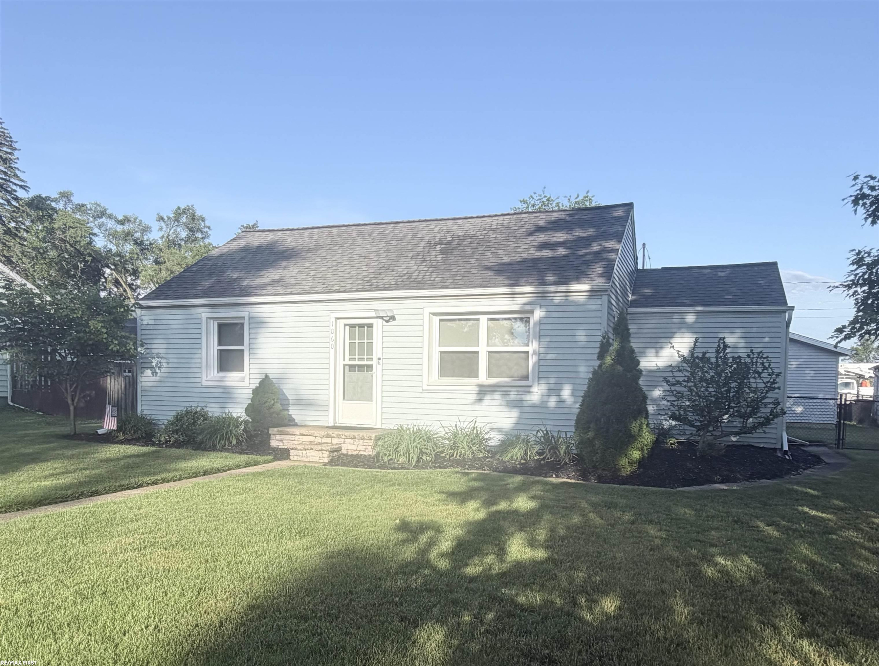 1060 S Kalamazoo Avenue, Marshall, MI 49068 — Photo 2