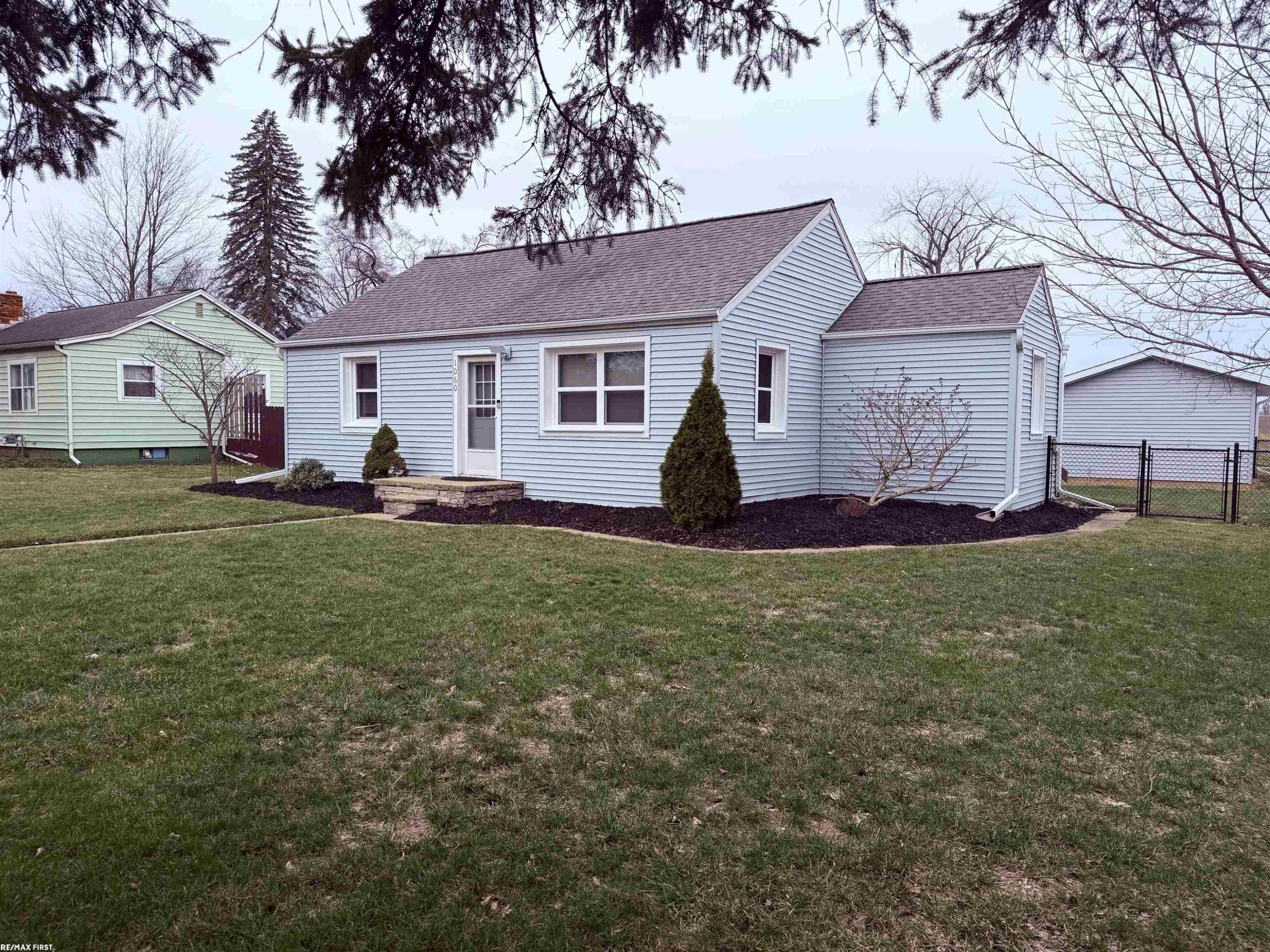 1060 S Kalamazoo Avenue, Marshall, MI 49068 — Photo 3