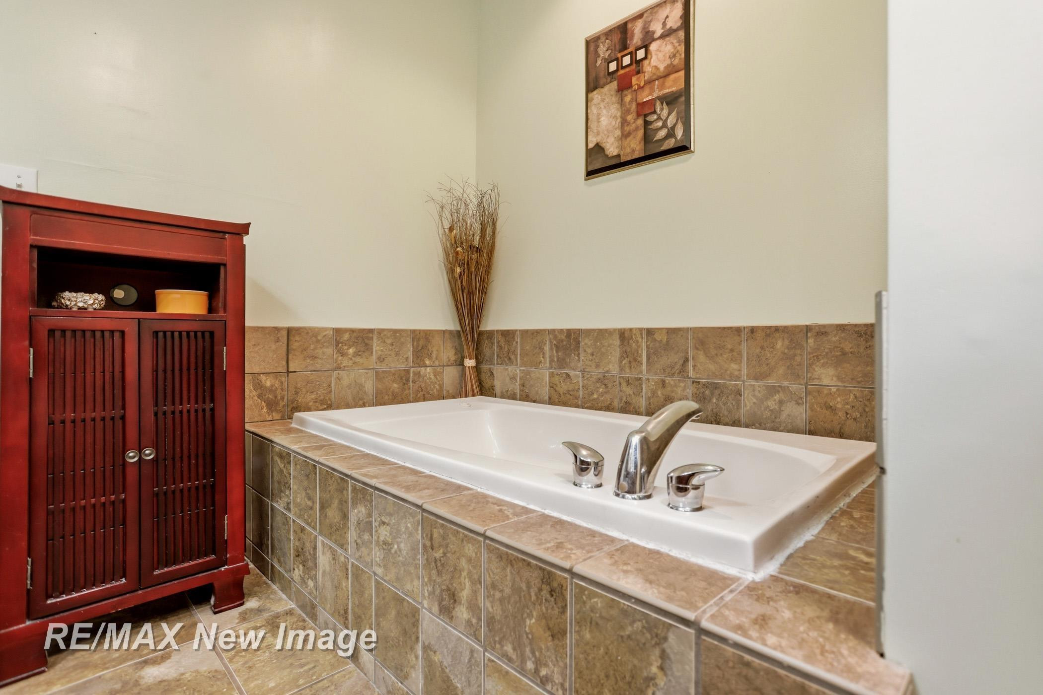 6097 Foxwood Court, Saginaw, MI 48638 — Photo 23