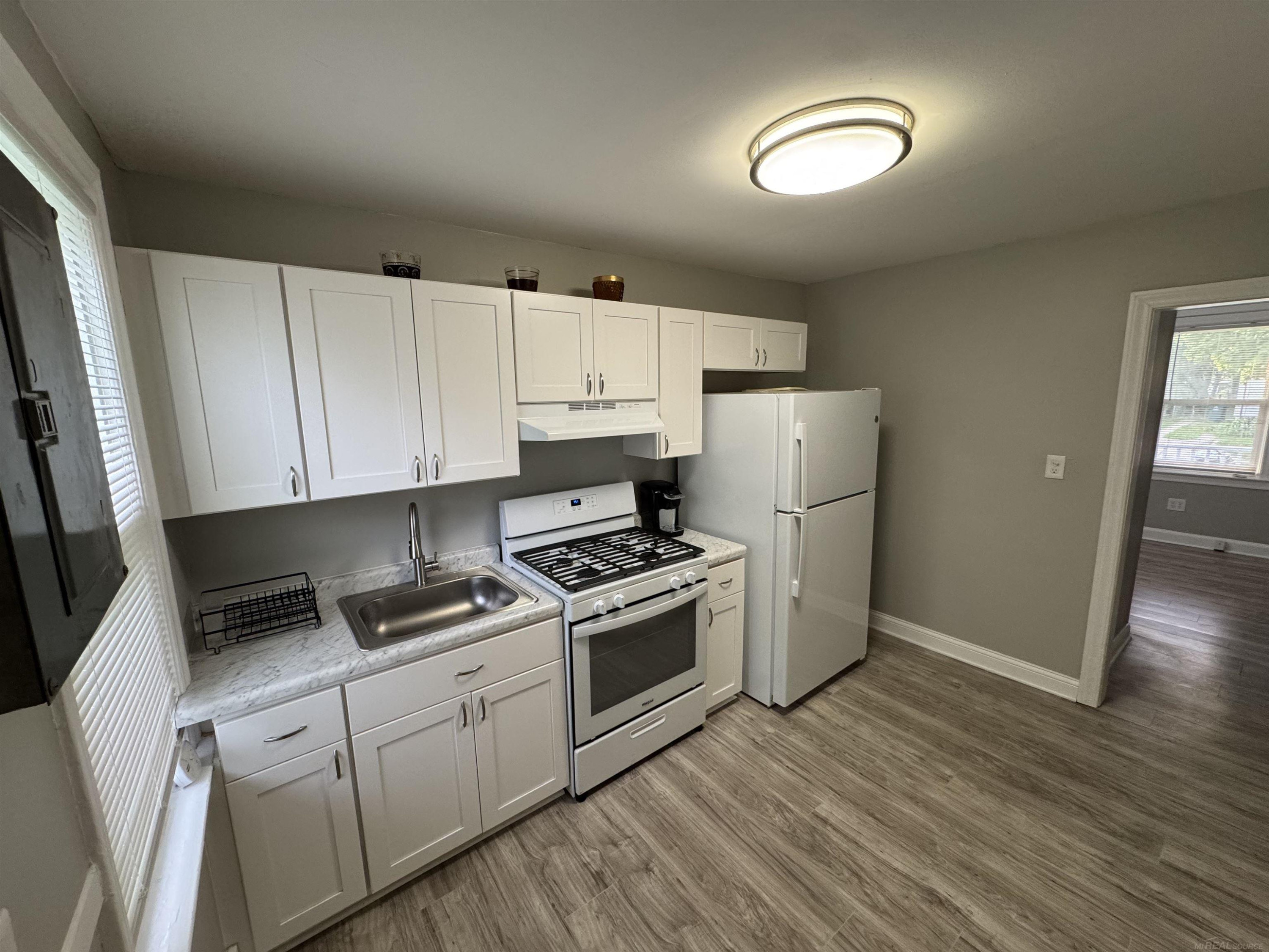 690 E Marshall Street, Ferndale, MI 48220 — Photo 2