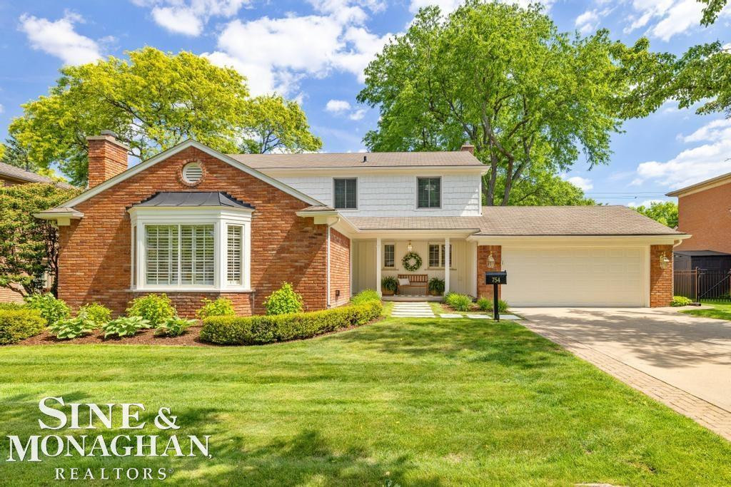 754 N Brys Drive, Grosse Pointe Woods, MI 48236
