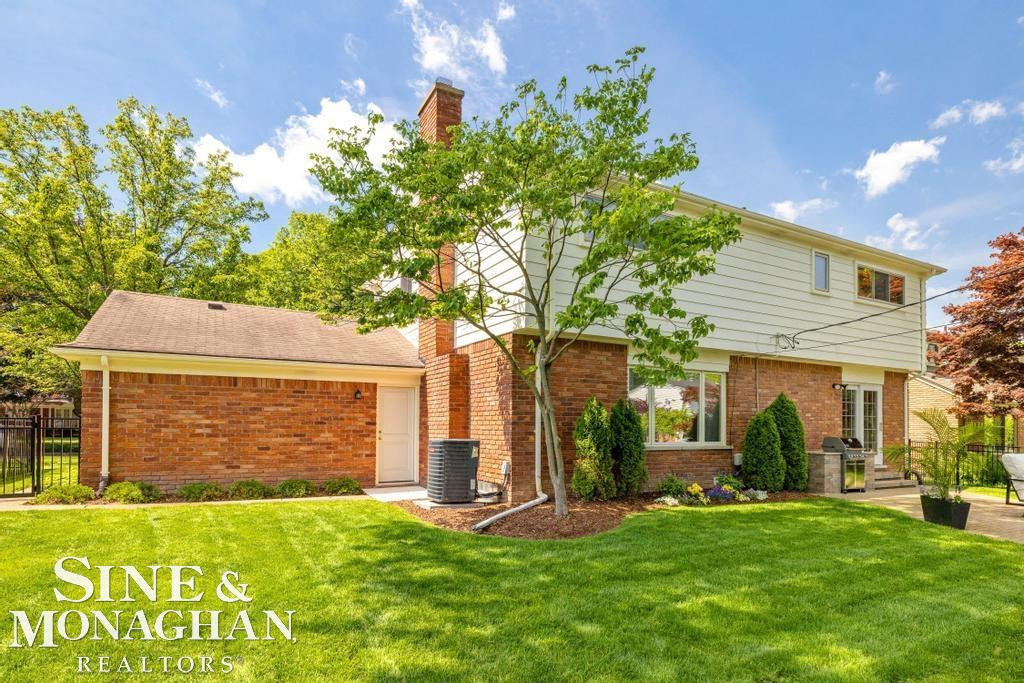 754 N Brys Drive, Grosse Pointe Woods, MI 48236 — Photo 58