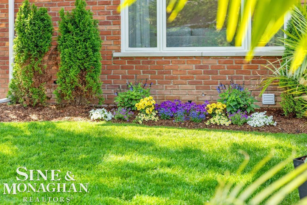 754 N Brys Drive, Grosse Pointe Woods, MI 48236 — Photo 59