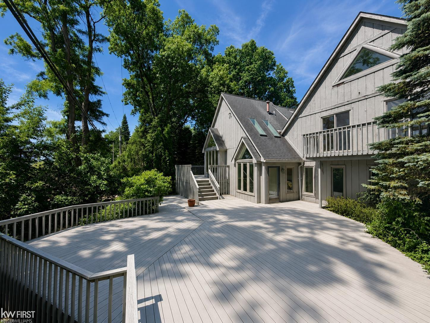 11820 Big Lake Road, Davisburg, MI 48350