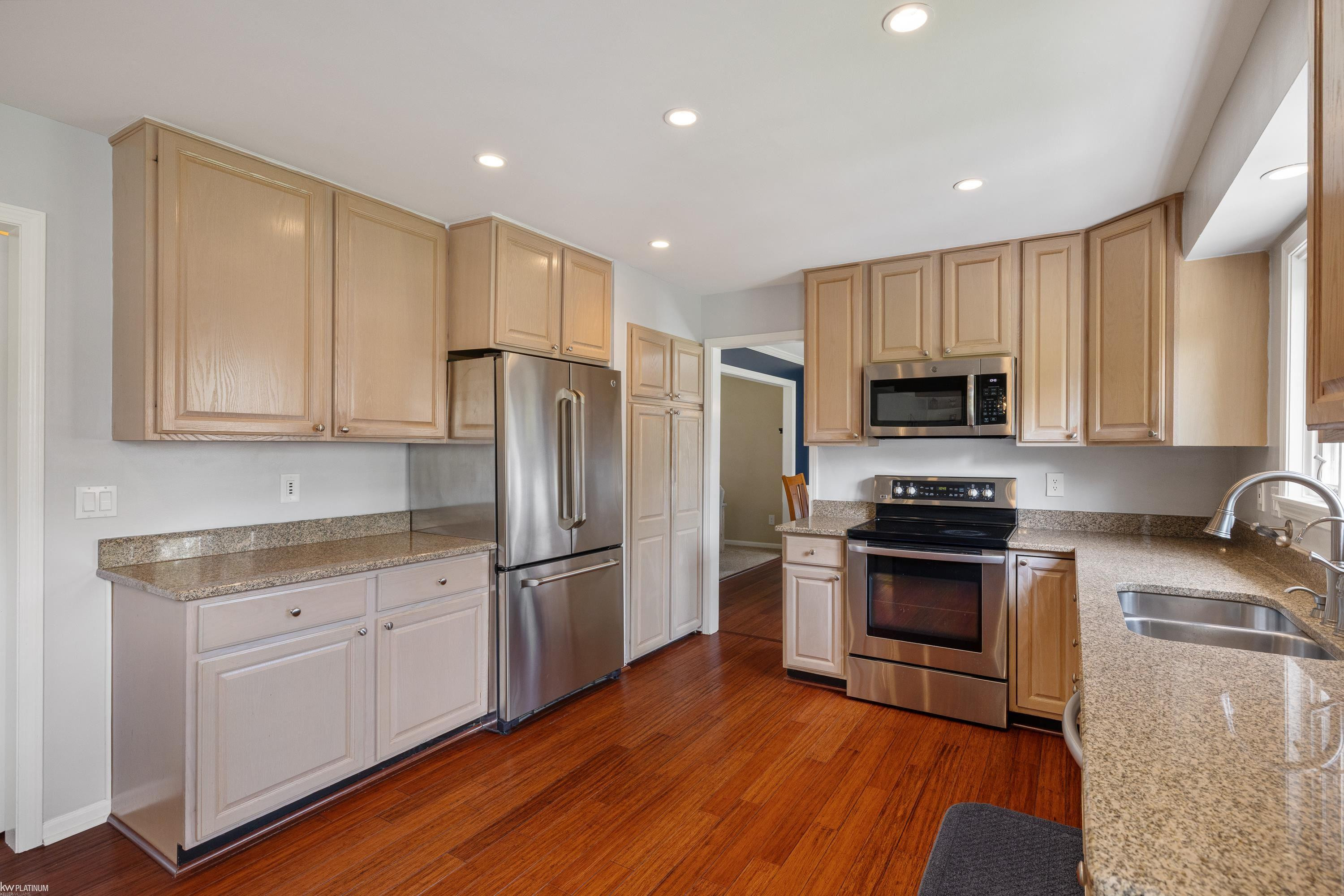 460 Abbey Wood Drive, Rochester, MI 48306 — Photo 16