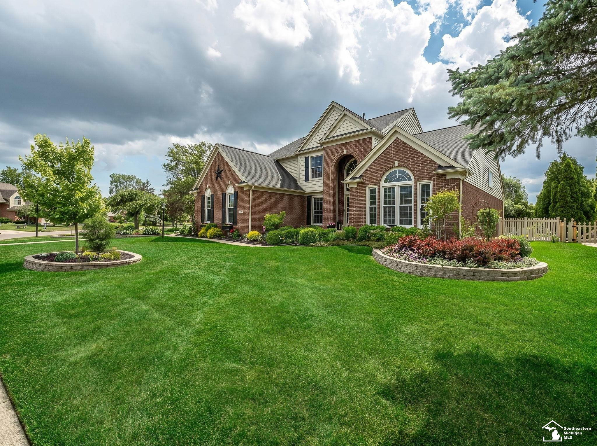 816 Regents Park Drive, Monroe, MI 48161