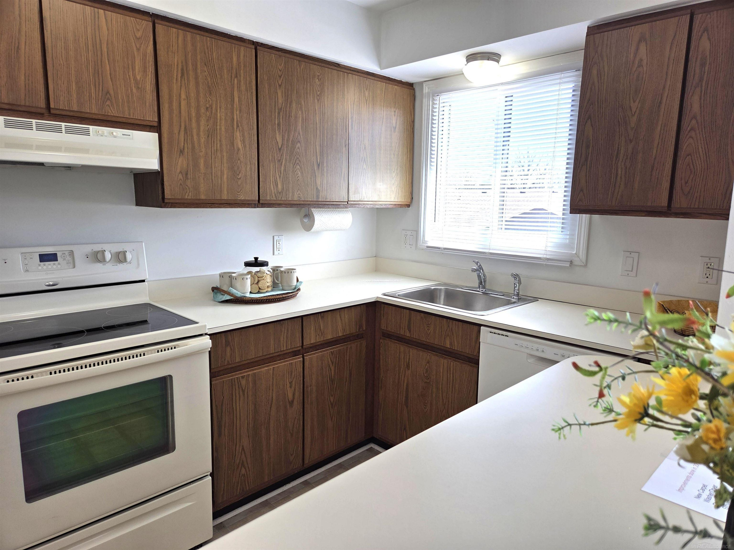 507 Country Club Drive, Saint Clair Shores, MI 48082 — Photo 13