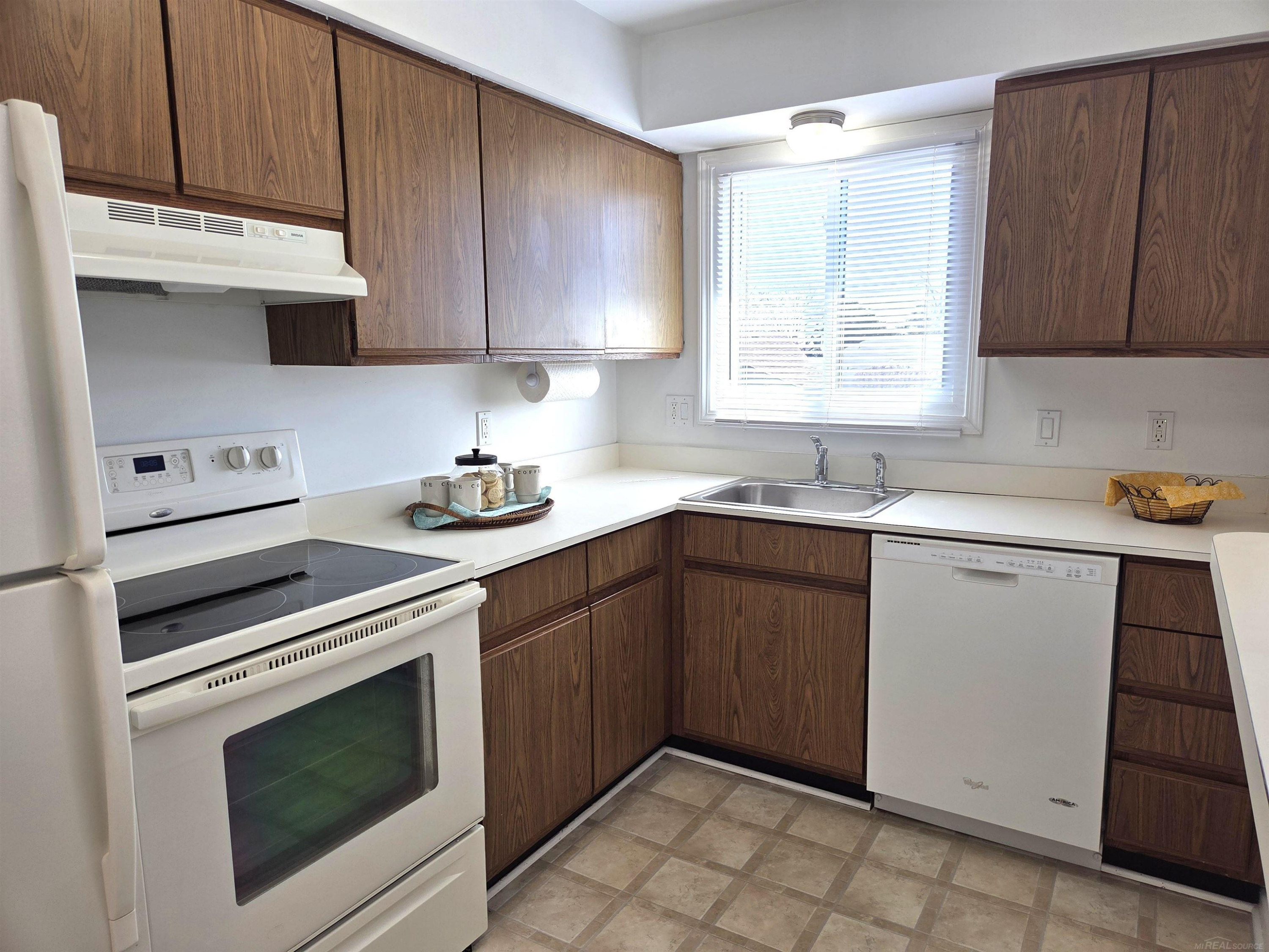 507 Country Club Drive, Saint Clair Shores, MI 48082 — Photo 14