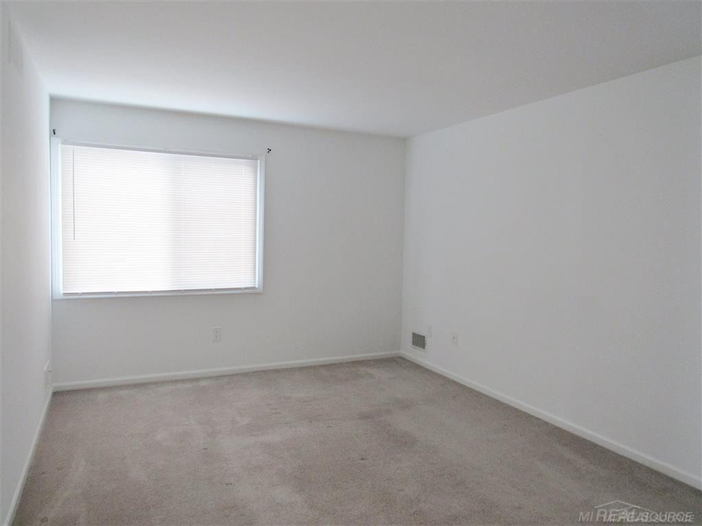 507 Country Club Drive, Saint Clair Shores, MI 48082 — Photo 16