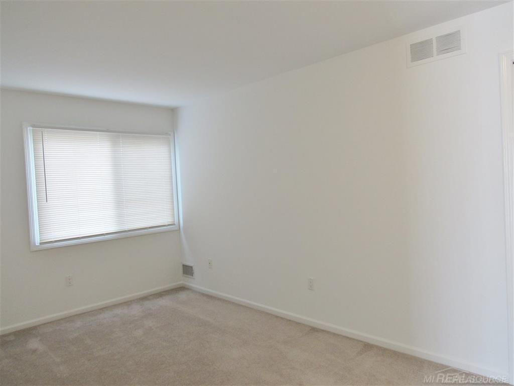507 Country Club Drive, Saint Clair Shores, MI 48082 — Photo 21