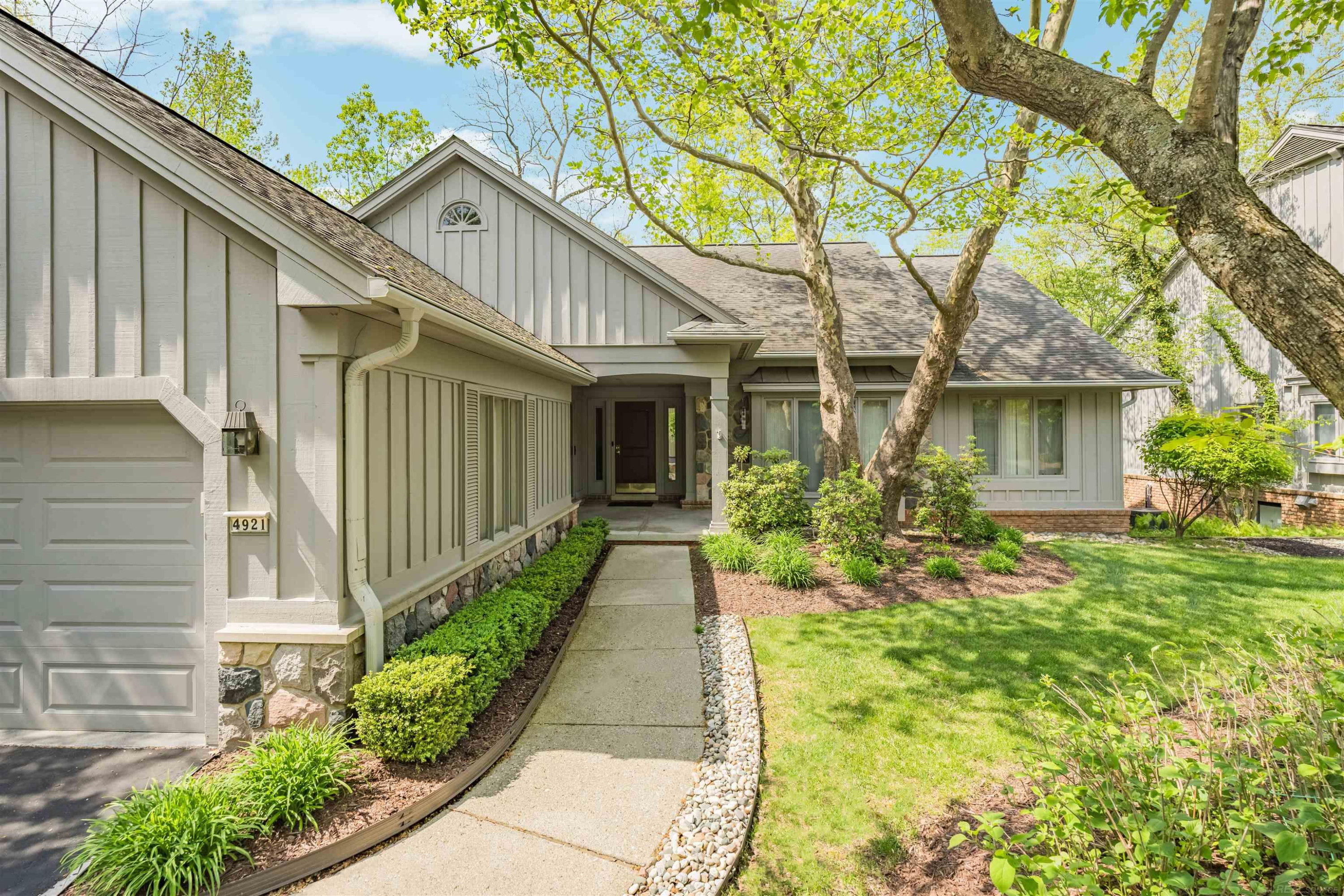 4921 Fairway Ridge Circle, 1, West Bloomfield, MI 48323 — Photo 2