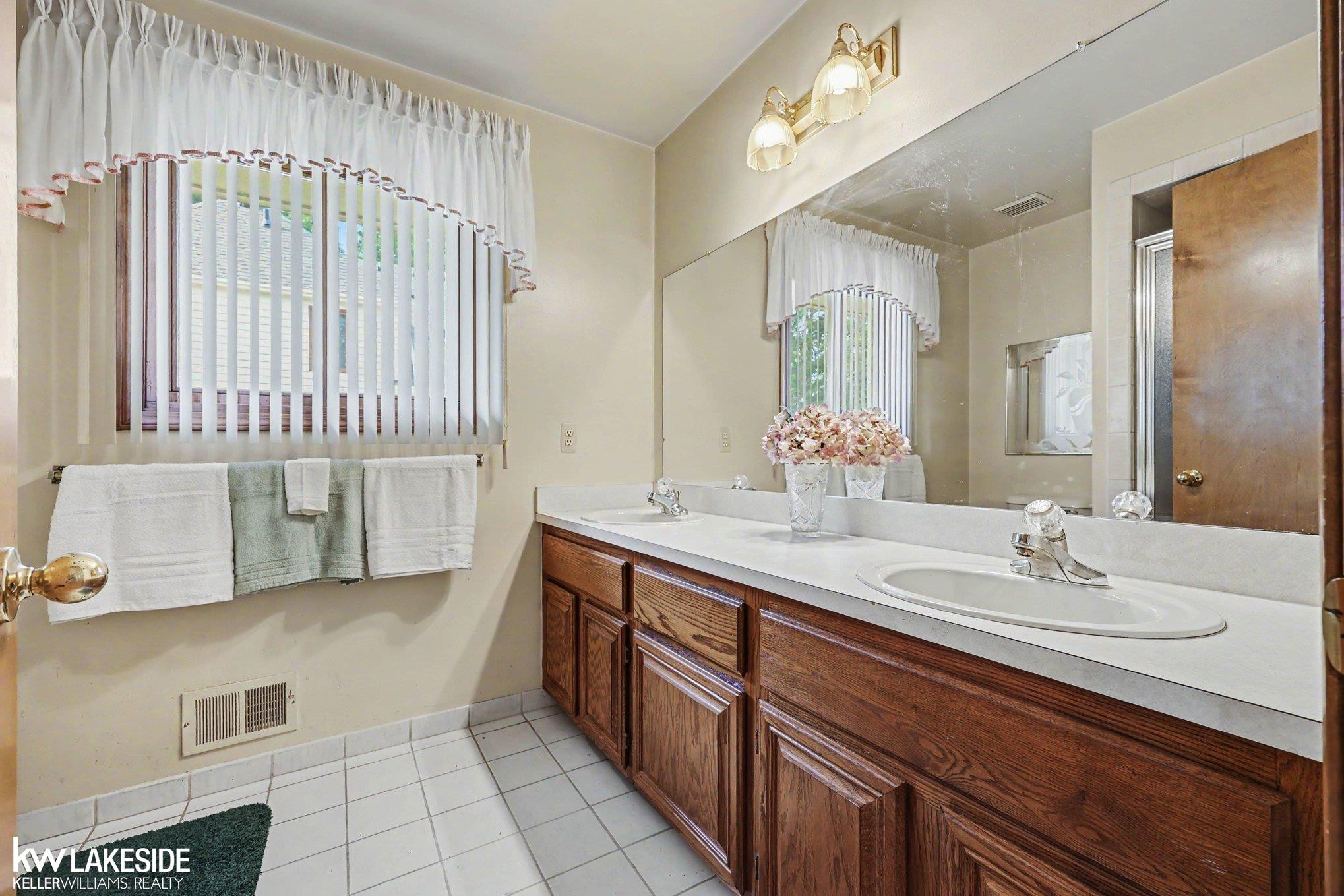 53710 Wellington Drive, Shelby, MI 48315 — Photo 35
