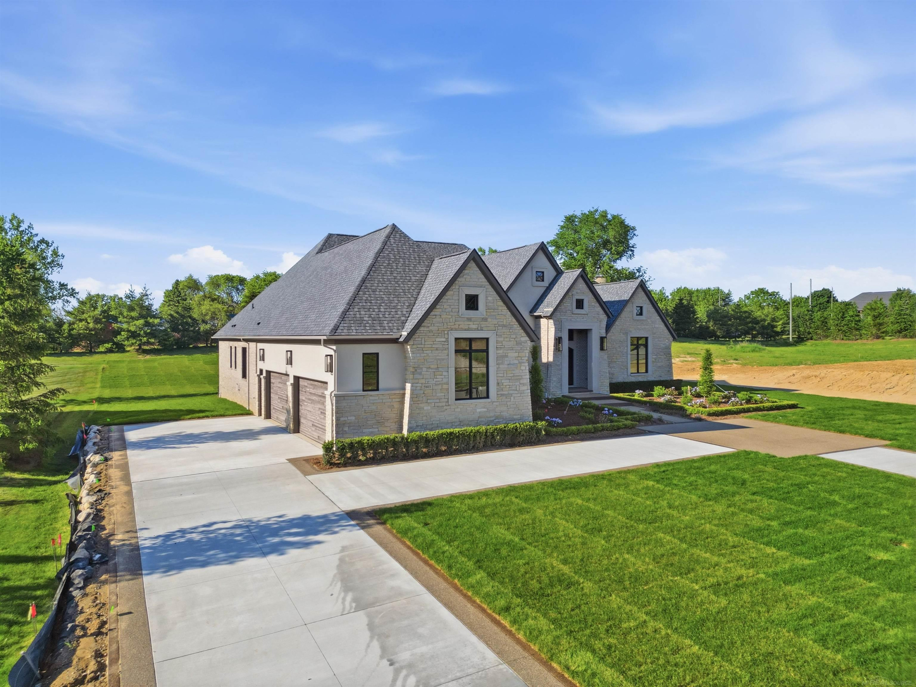 5803 Cotswold Drive, 17, MI — Photo 4