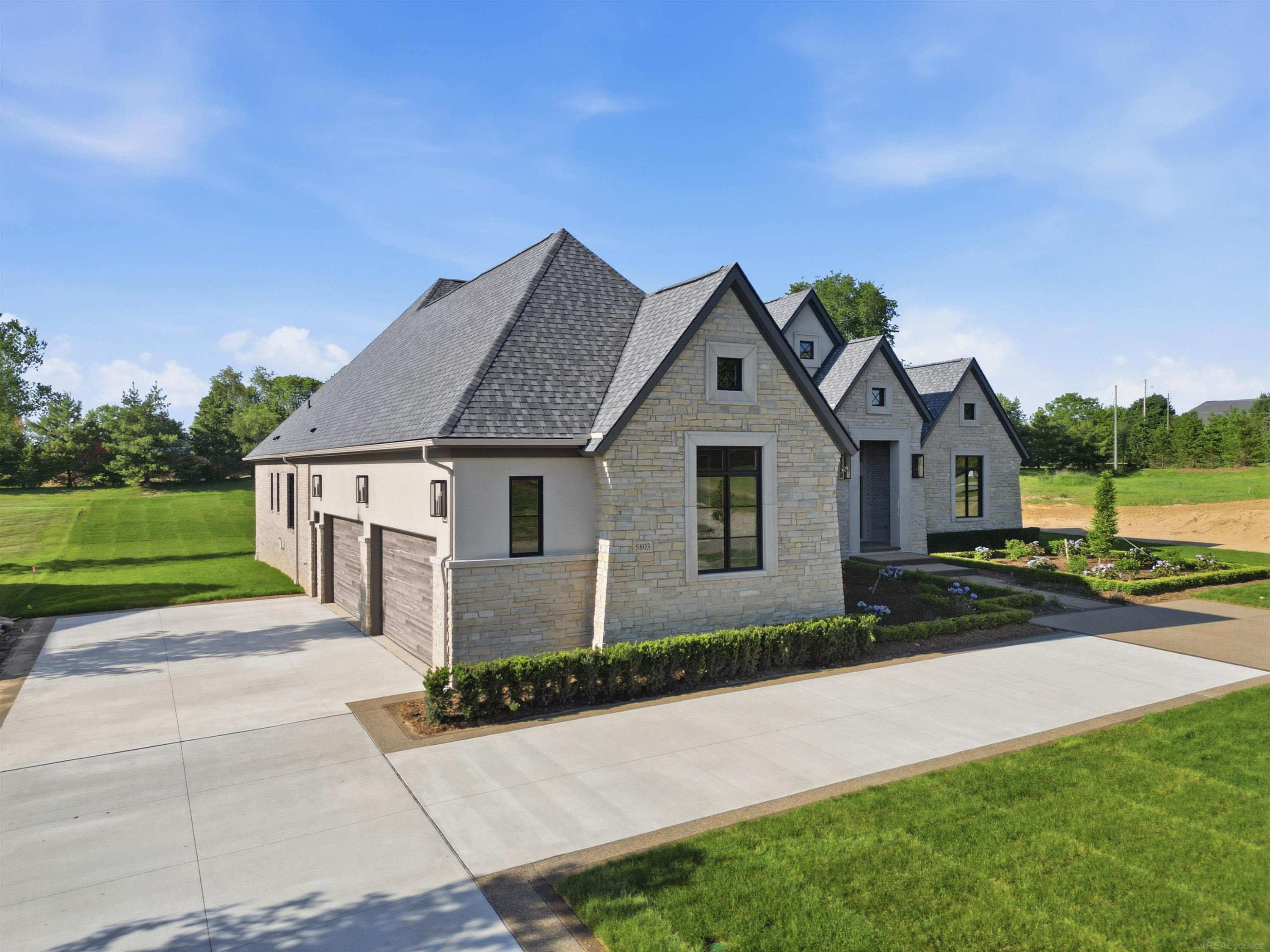 5803 Cotswold Drive, 17, MI — Photo 5