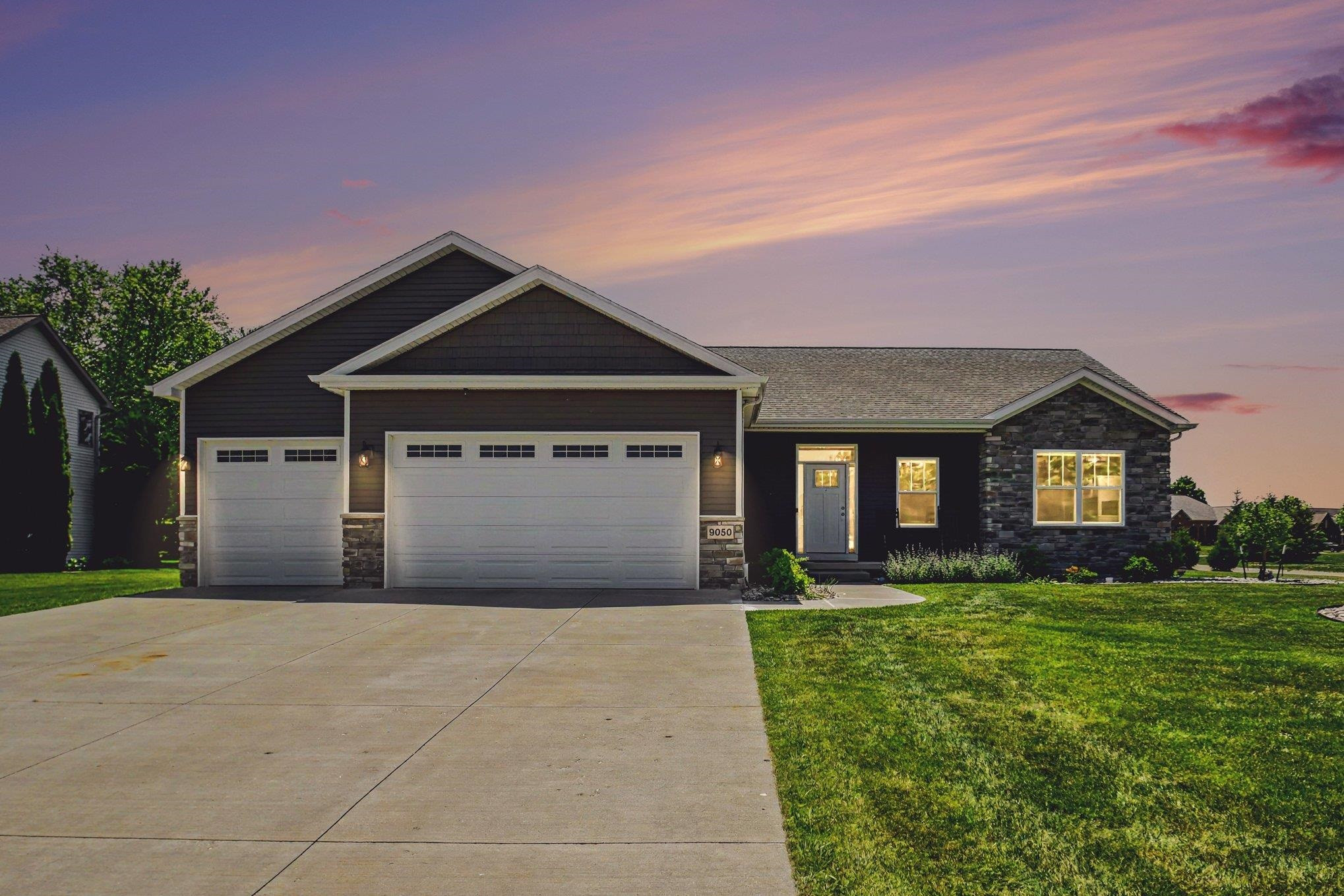 9050 Woodridge Drive, Davison, MI 48423 — front exterior