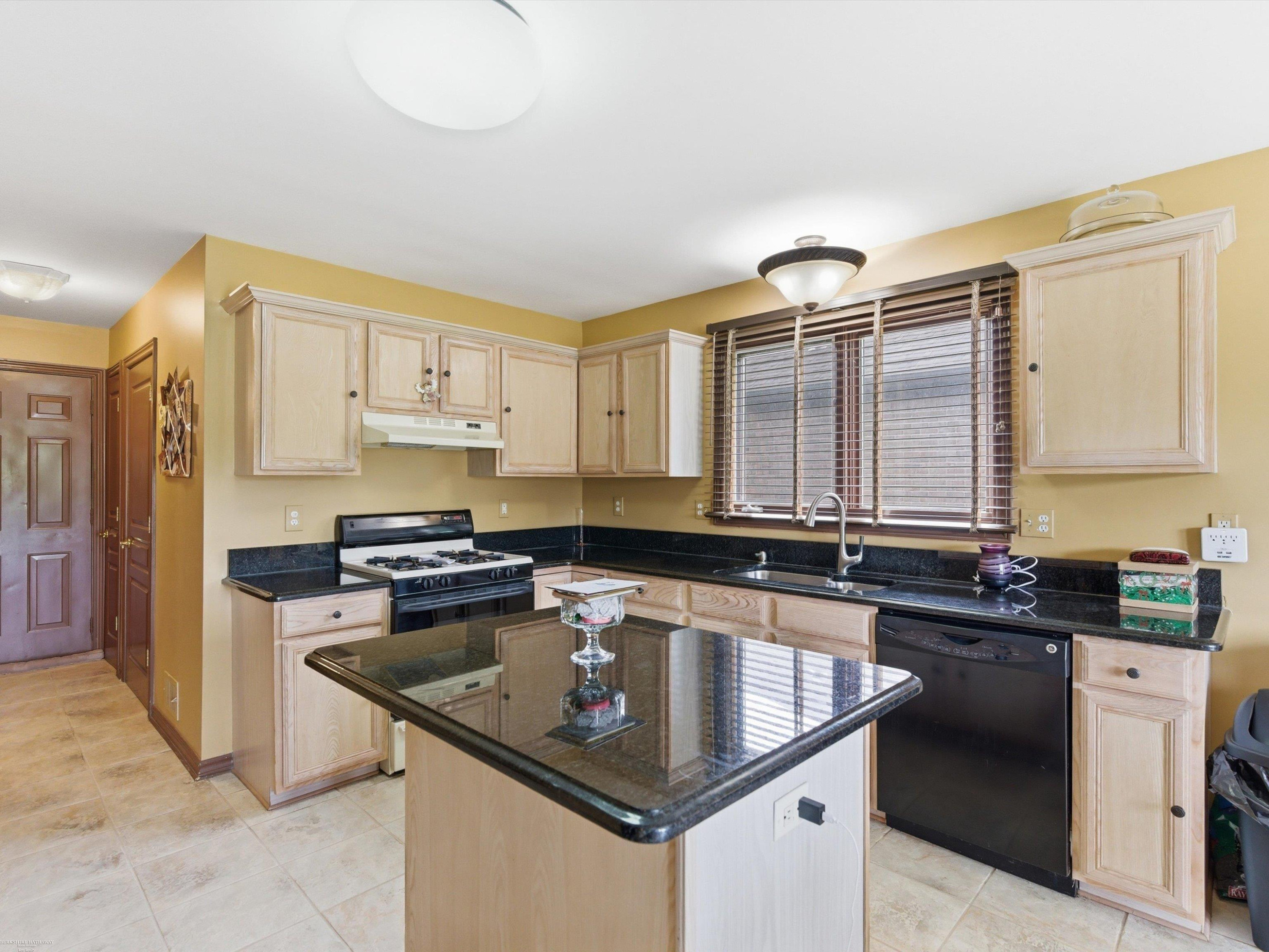 41891 Clinton Pines Drive, Clinton Twp, MI 48038 — Photo 16