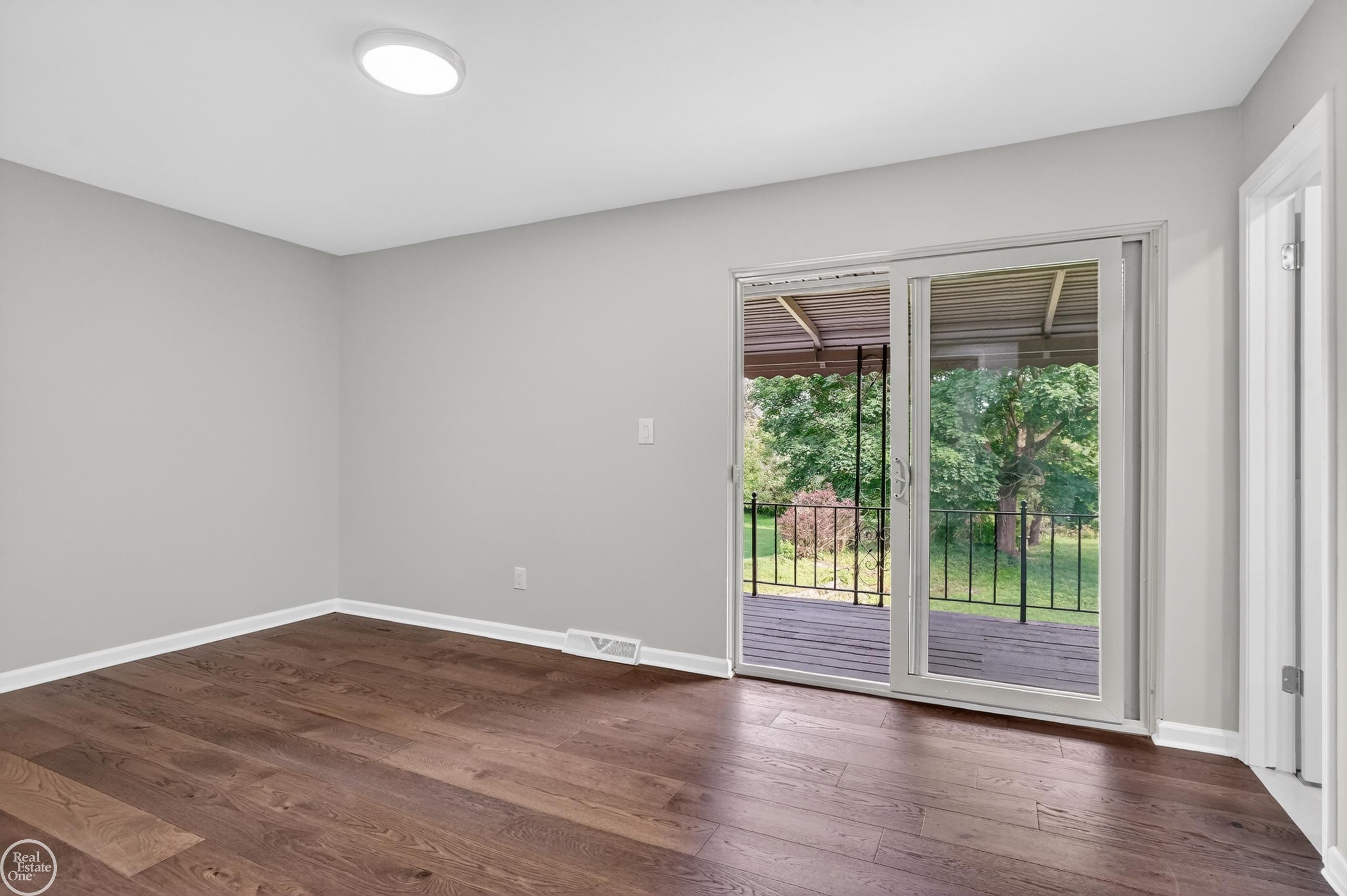 8650 Sandy Crest Drive, White Lake, MI — Photo 13