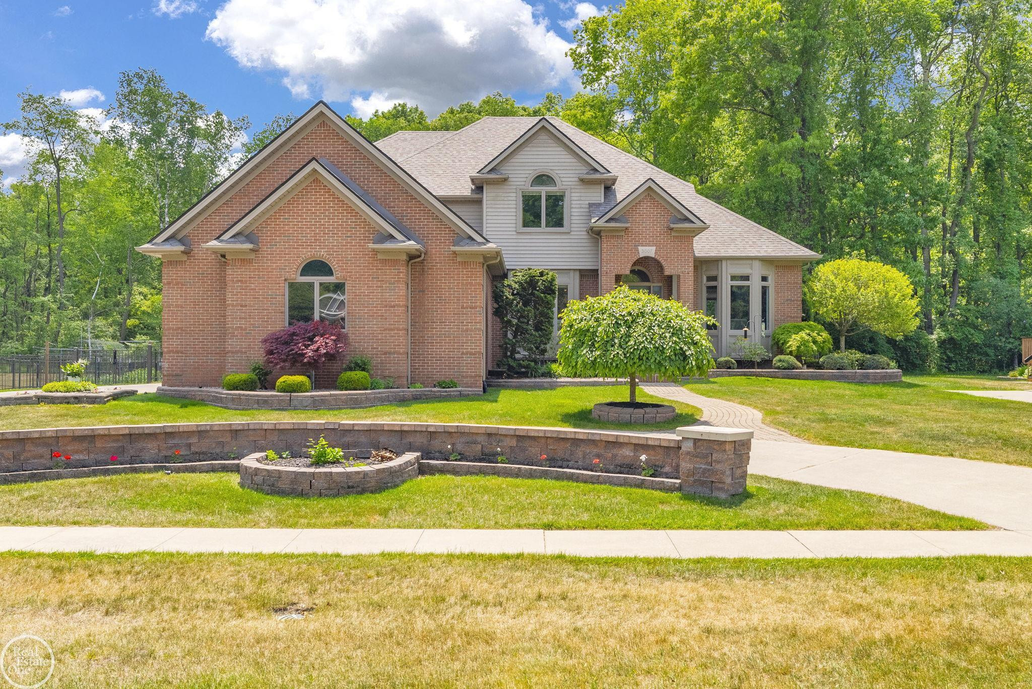 3007 Shorewood Boulevard, MI 48059