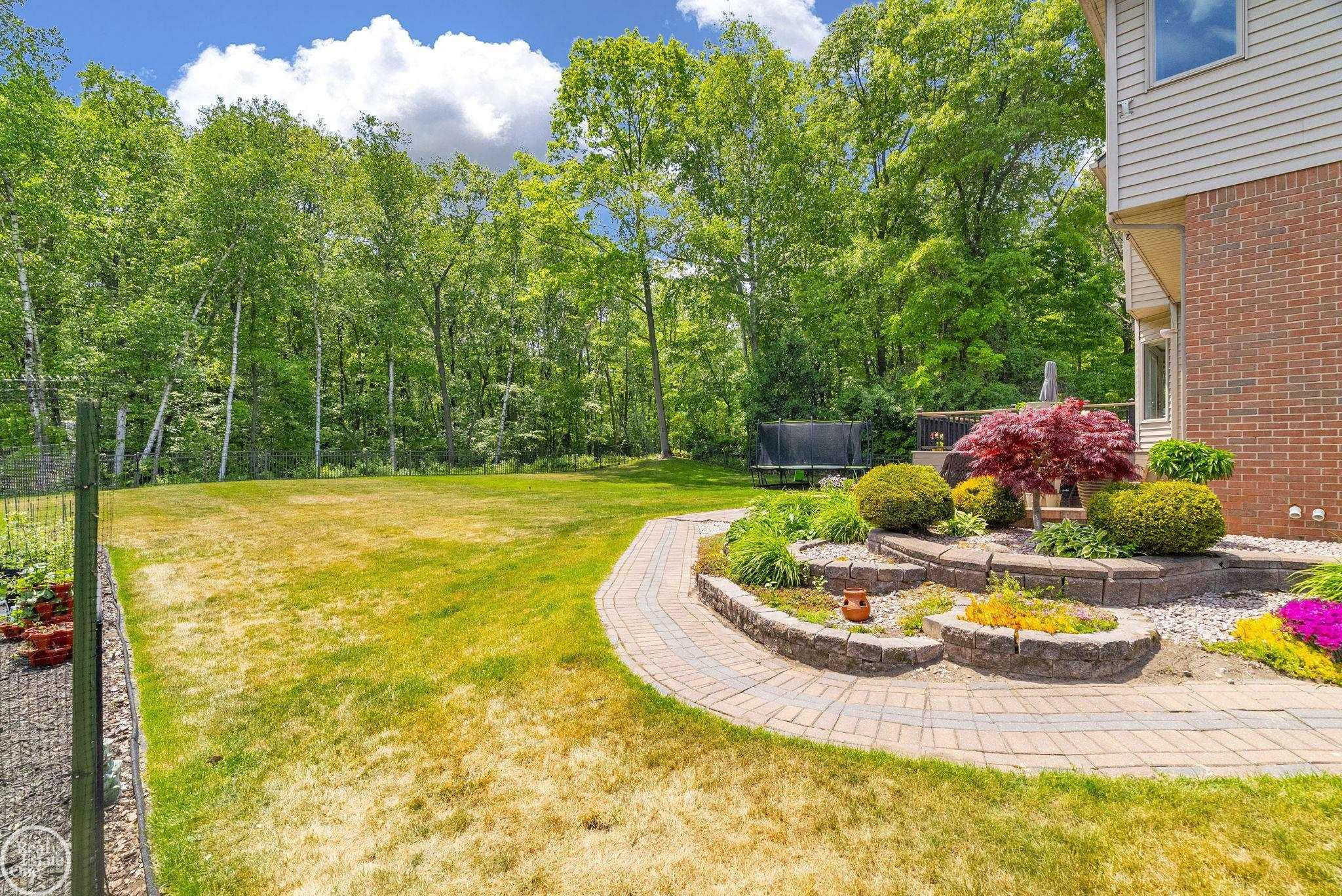 3007 Shorewood Boulevard, MI 48059 — Photo 7