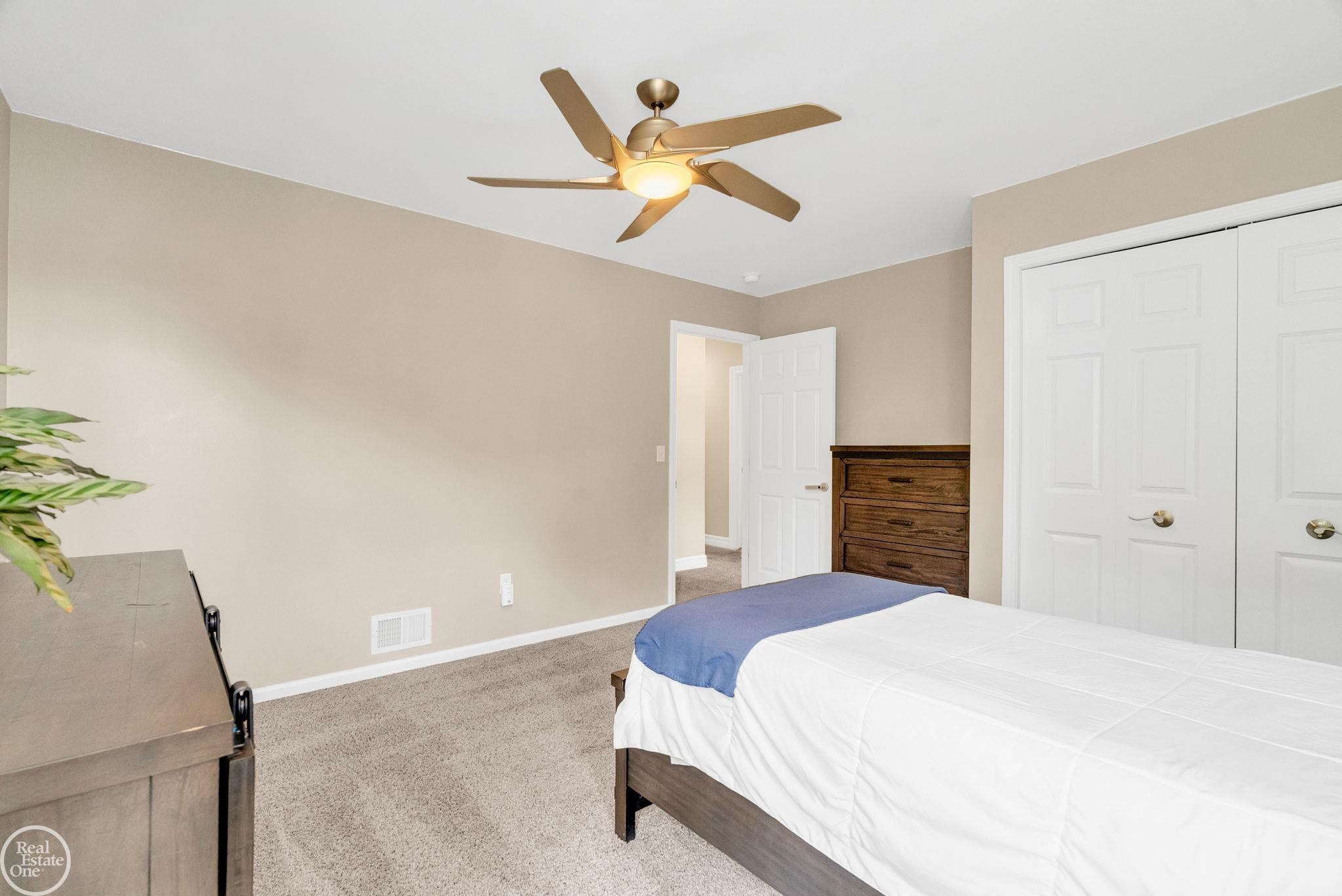 3007 Shorewood Boulevard, MI 48059 — Photo 57