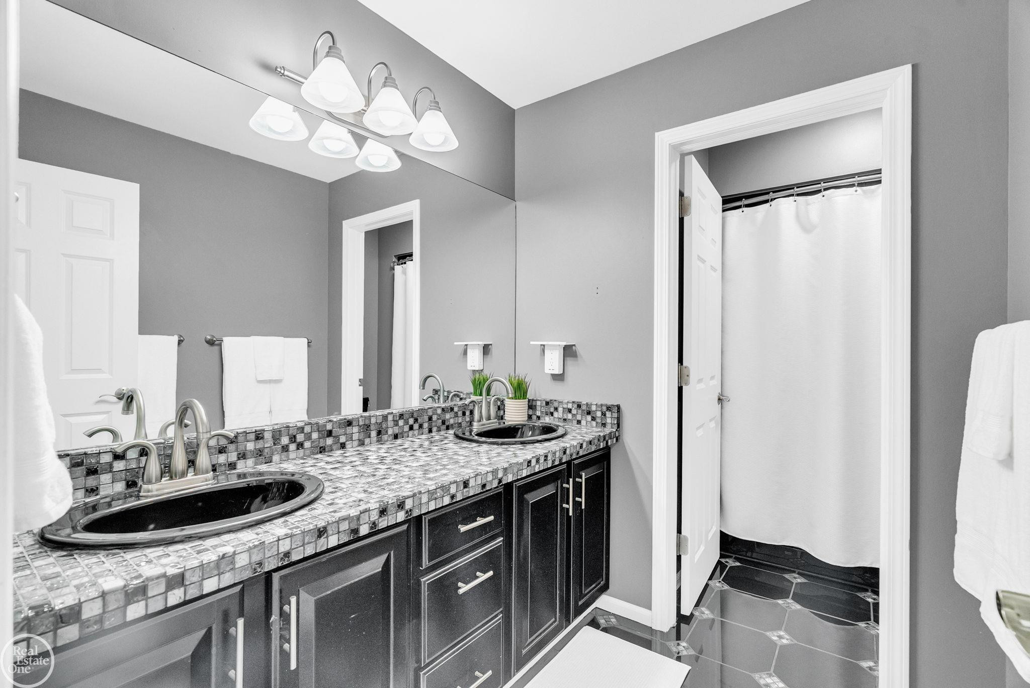 3007 Shorewood Boulevard, MI 48059 — Photo 60