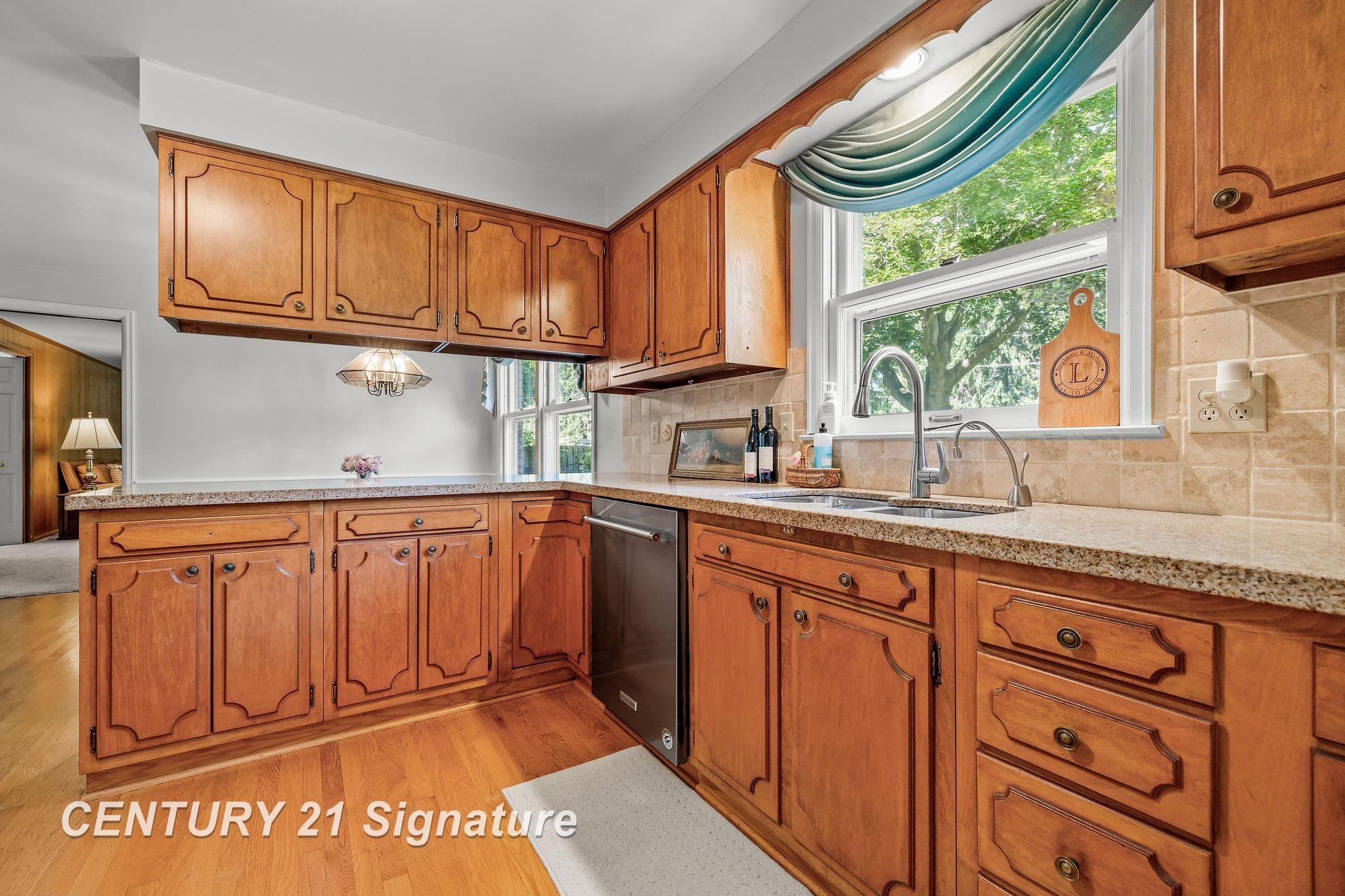 358 Somerset Road, Saginaw, MI 48638 — Photo 4