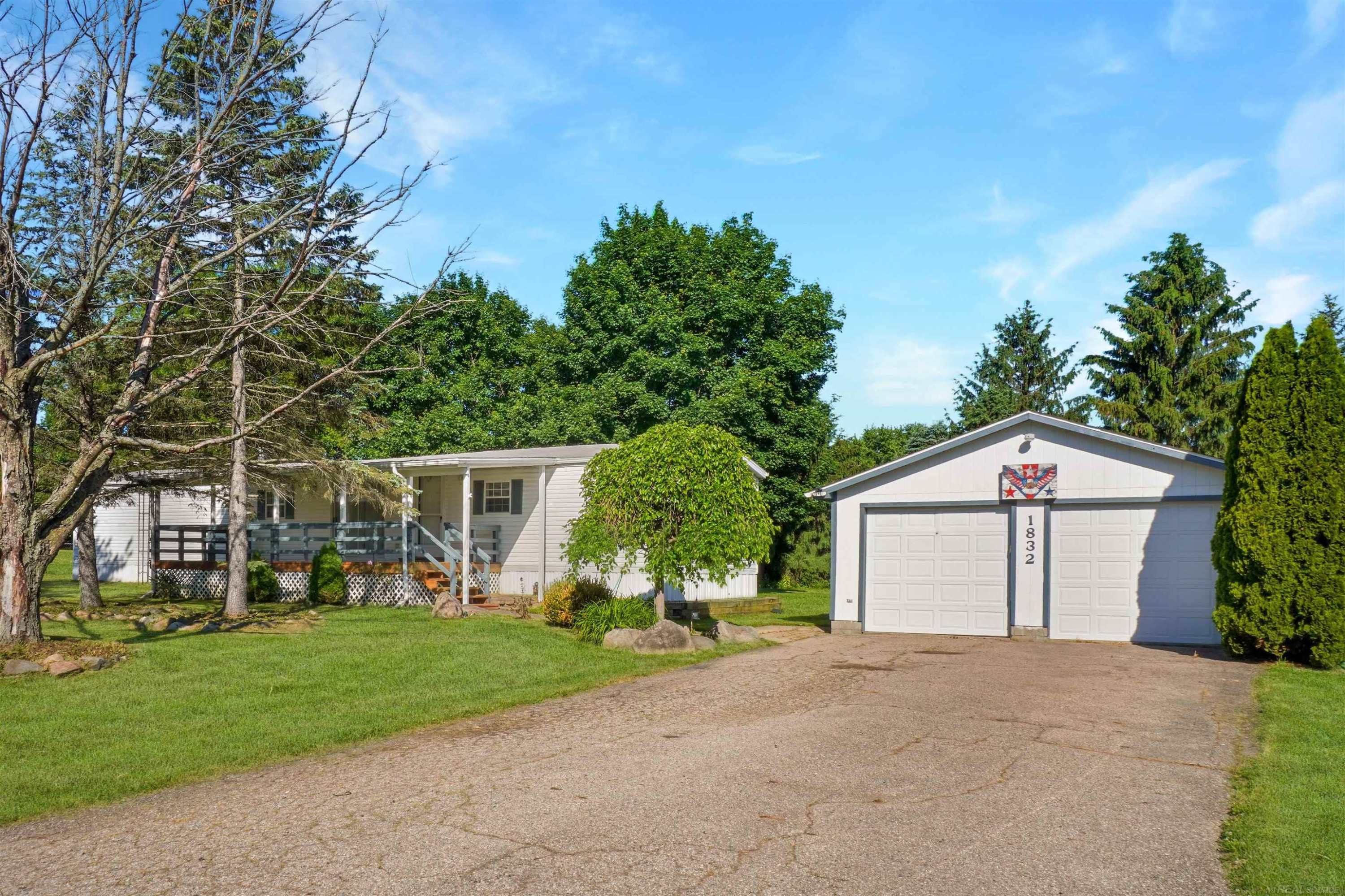 1832 Manchester Drive, Lapeer, MI 48446