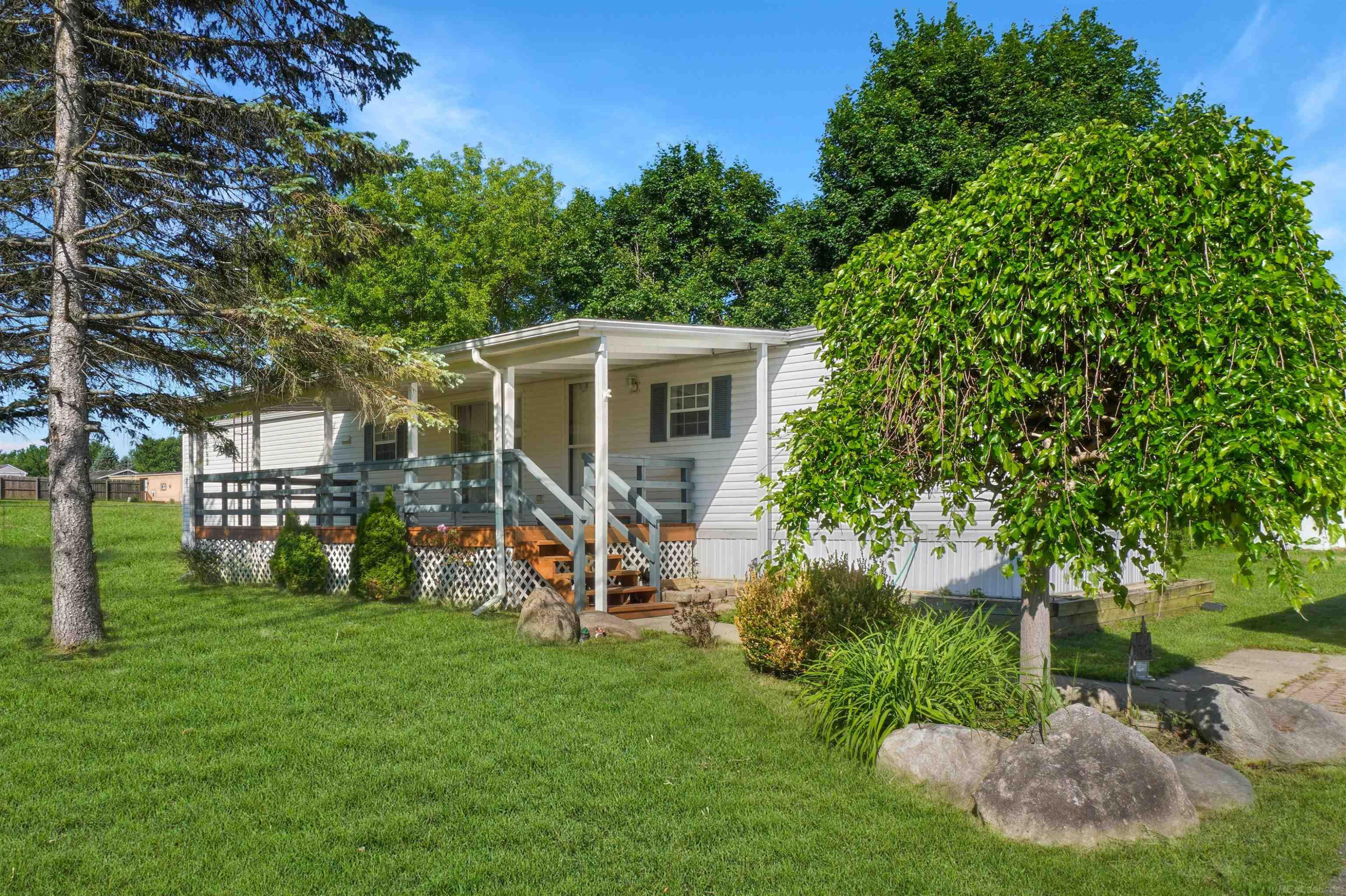 1832 Manchester Drive, Lapeer, MI 48446 — Photo 2